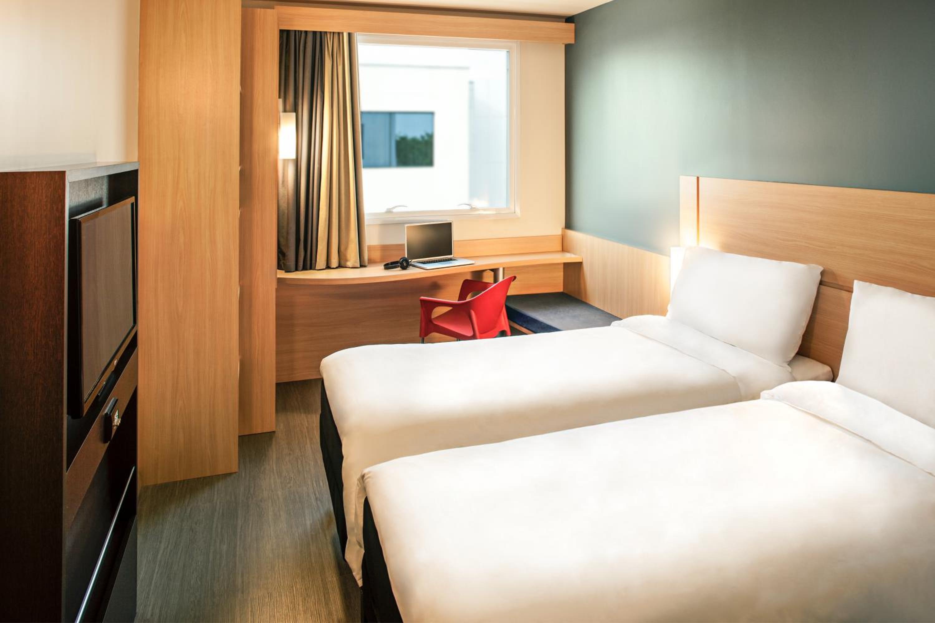 Standard Room with Two Single Beds