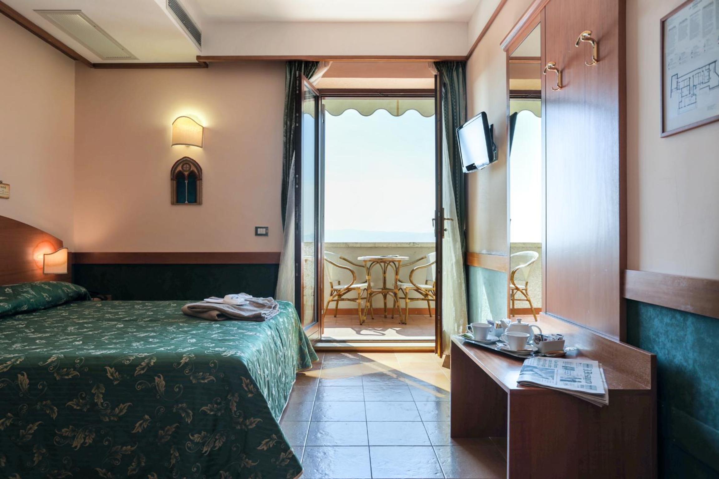 Standard Double Room - Photo 1