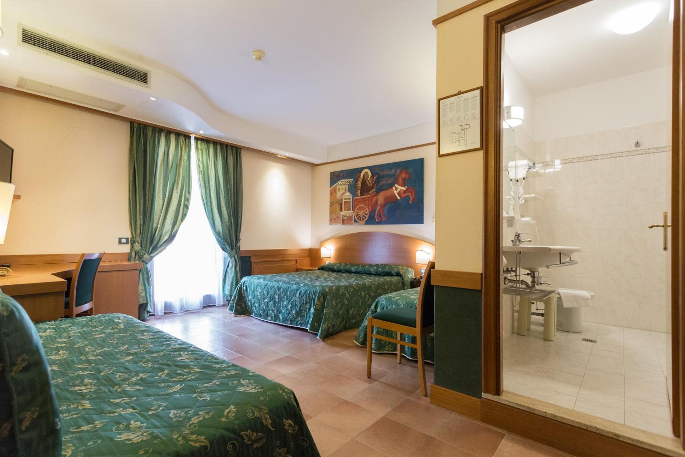Standard Triple Room - Photo 1