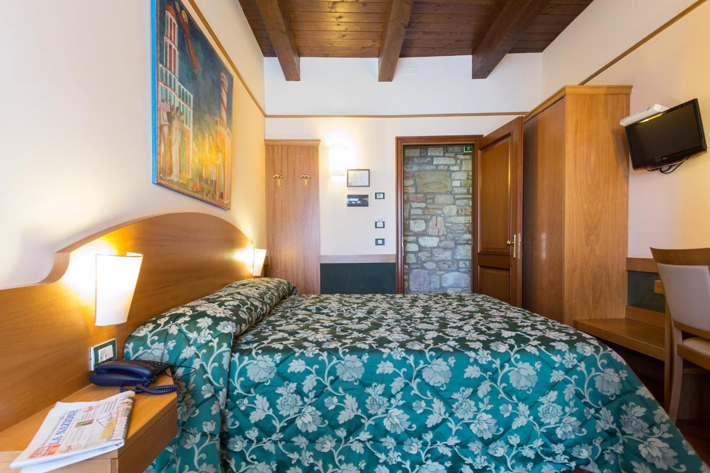 Standard Double Room - Photo 2