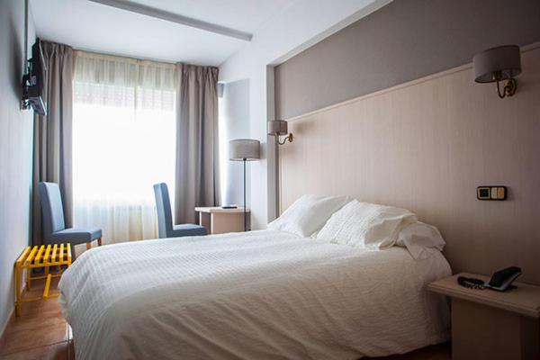 Double or Twin Room - Photo 2