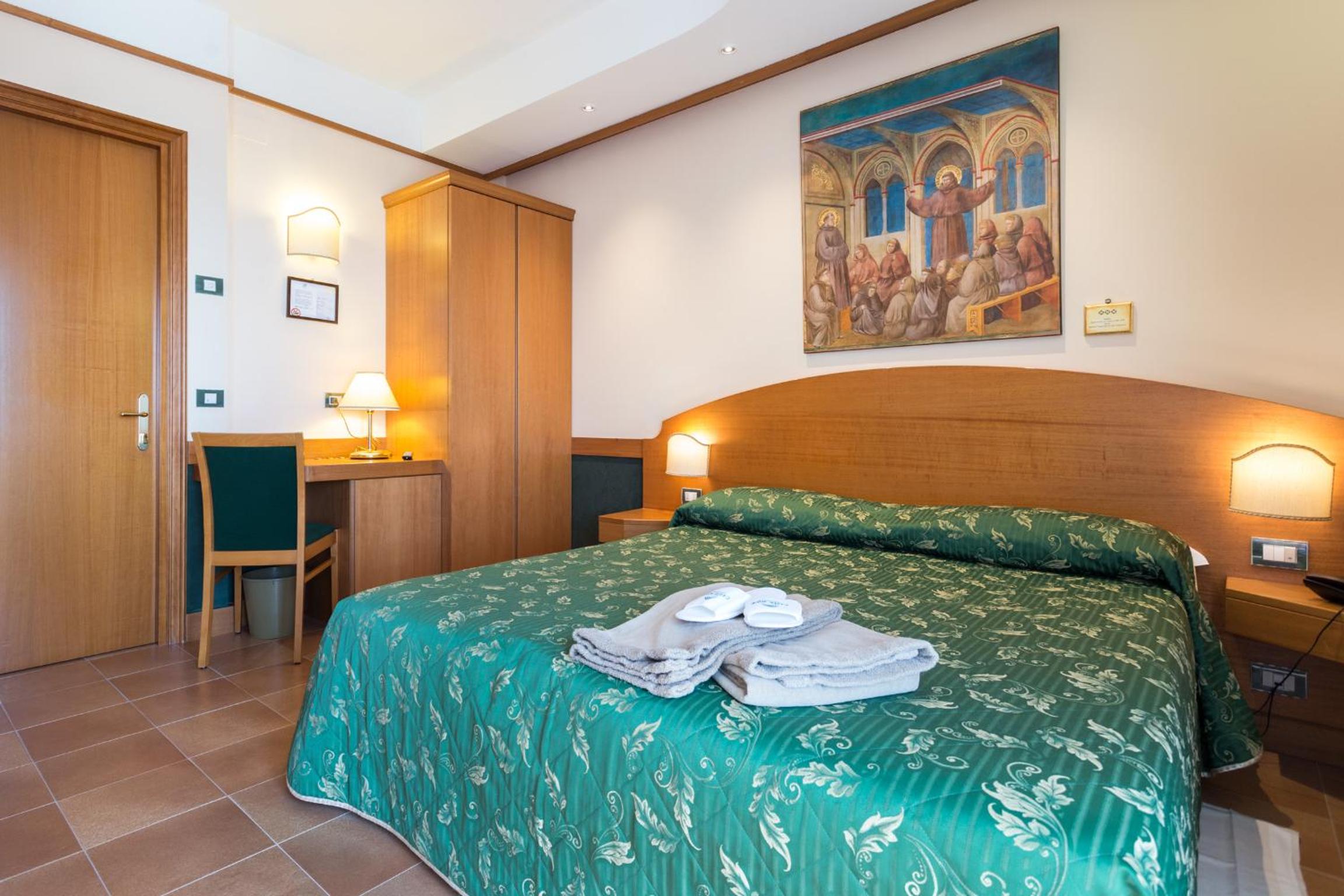 Standard Double Room - Photo 4