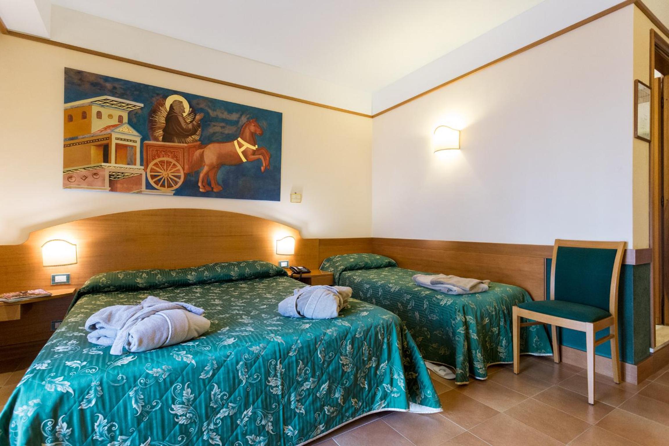Standard Triple Room - Photo 2