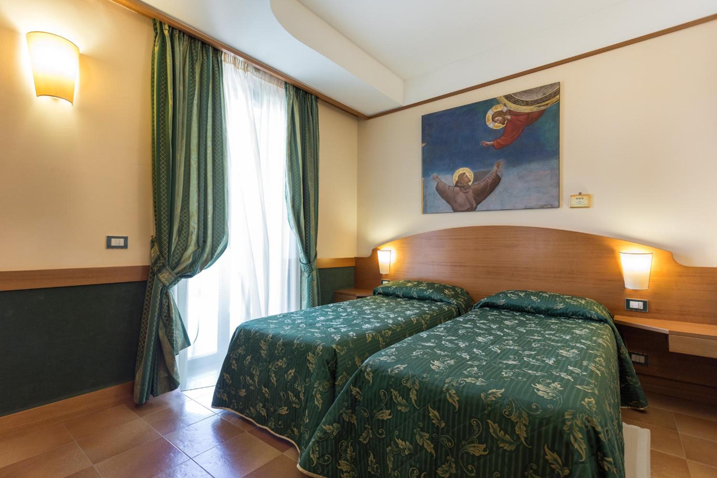 Standard Double Room - Photo 6