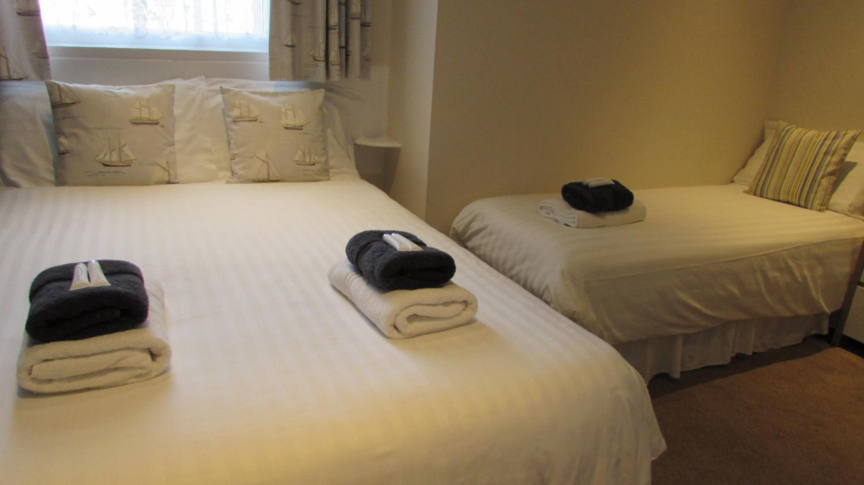 Comfort Triple Room with Shower - Photo 1