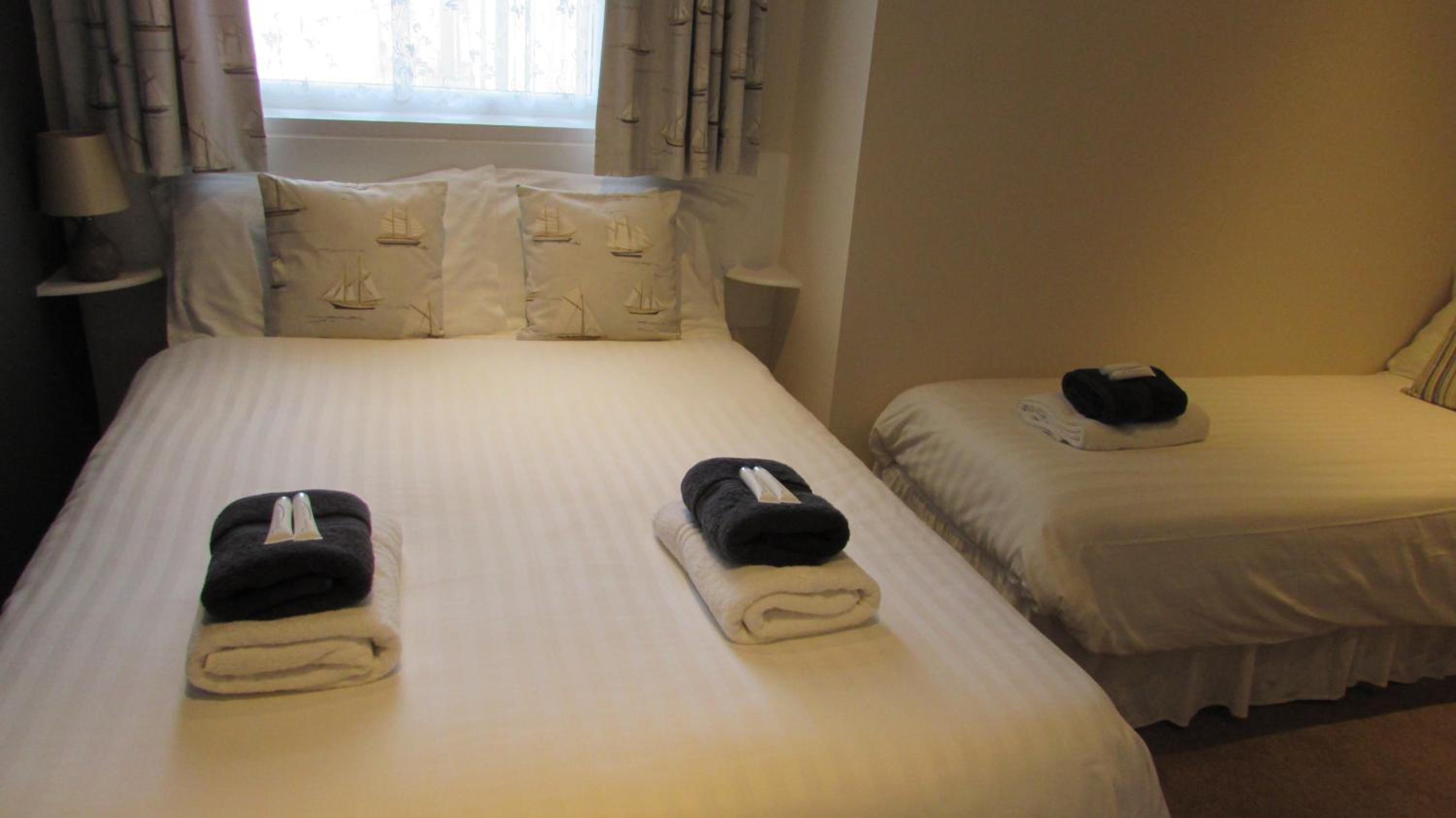 Comfort Triple Room with Shower - Photo 4