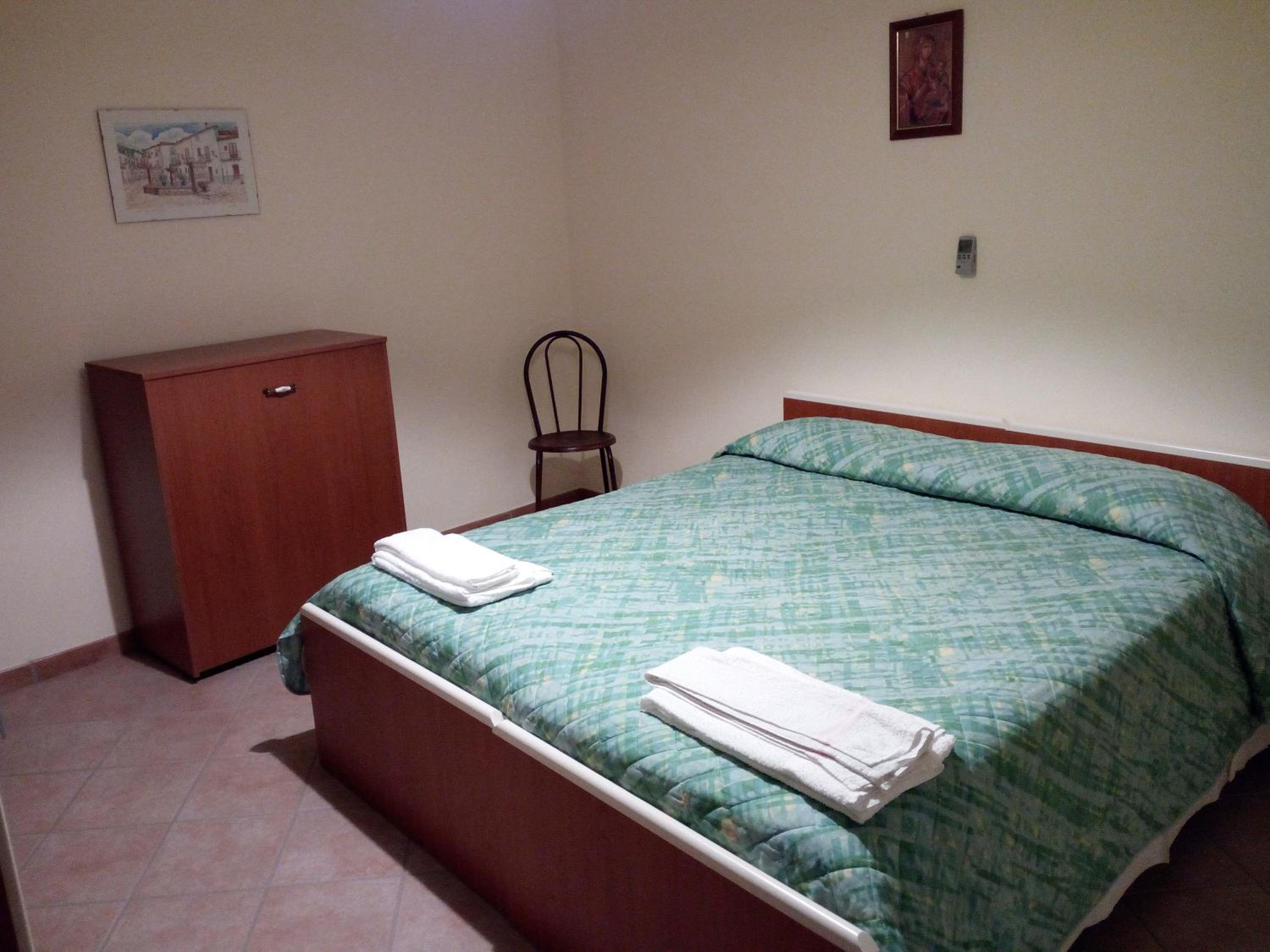Double or Twin Room with Private Bathroom - Photo 16