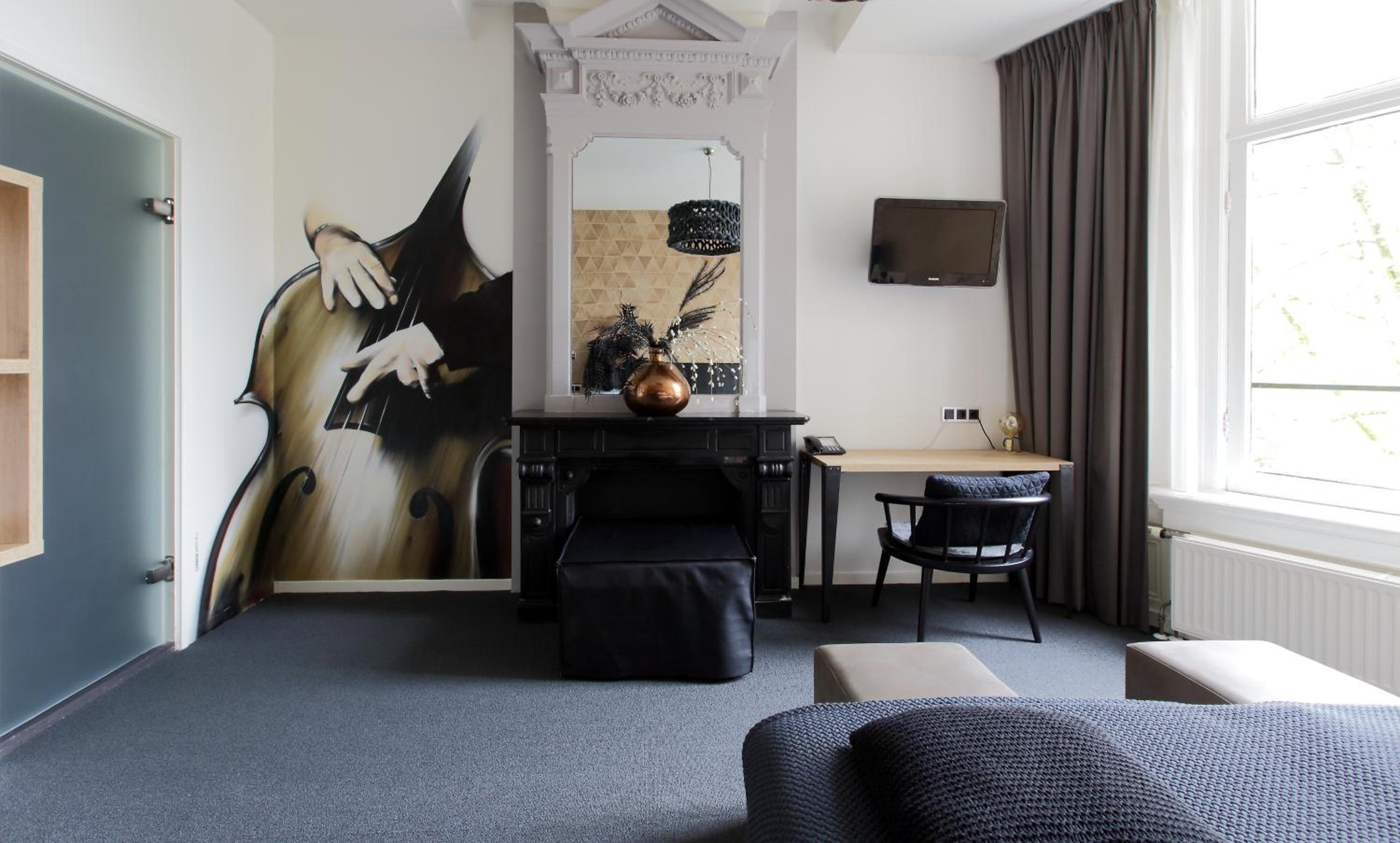 Deluxe Double Room with Canal View photo 3