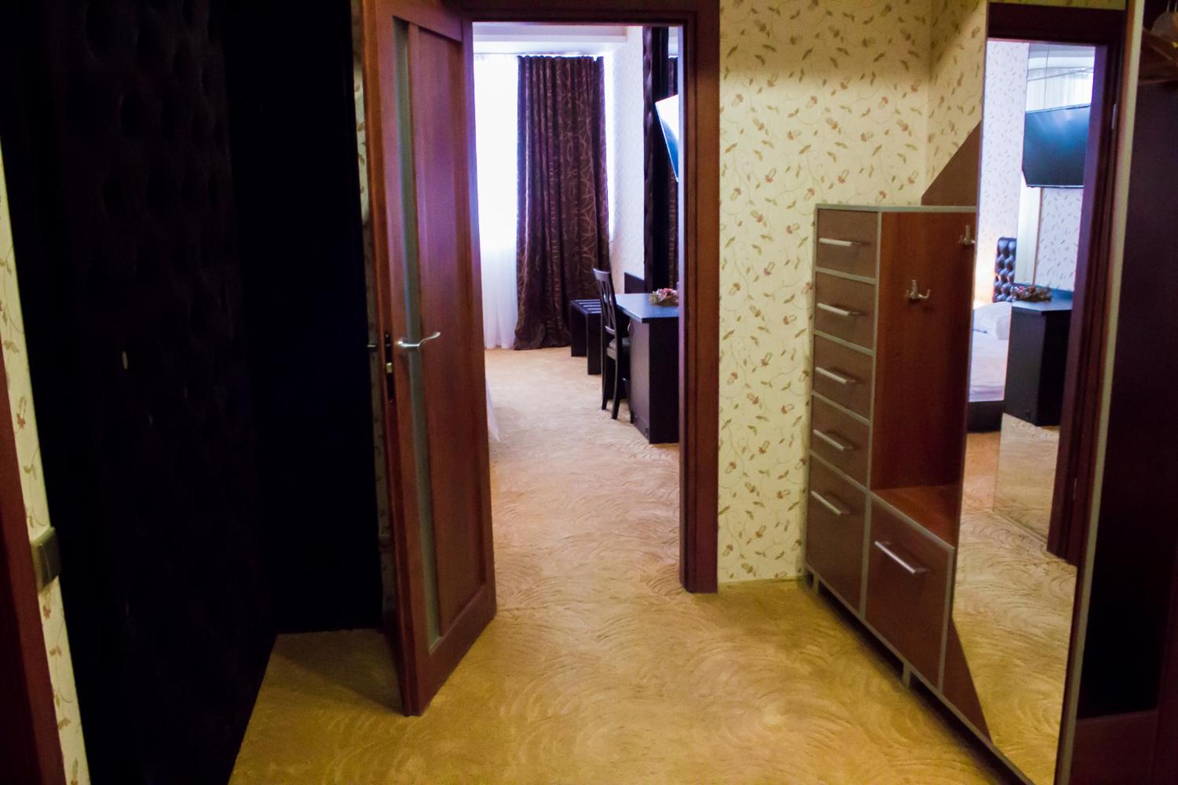 Deluxe King Room photo 3