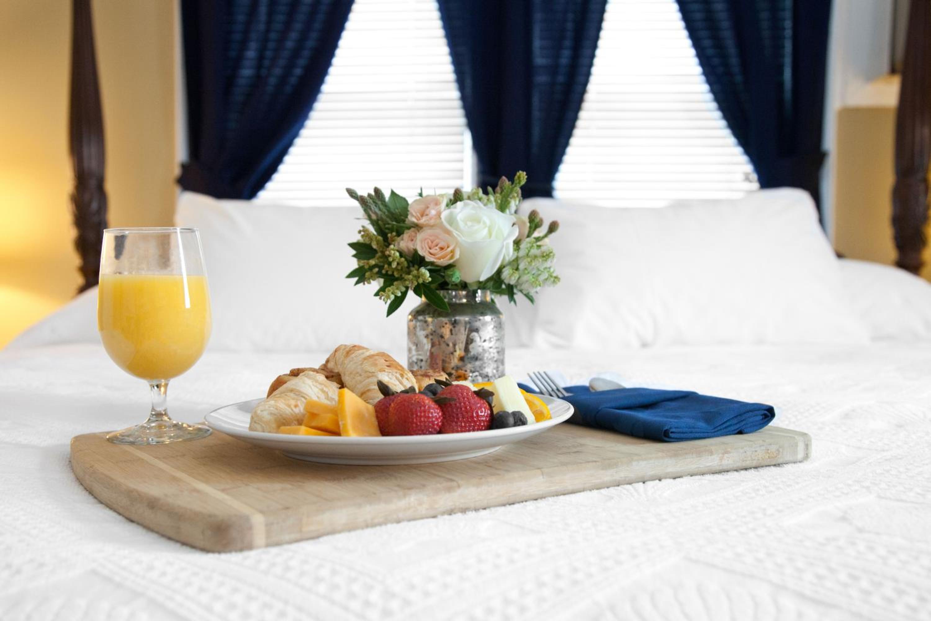 Deluxe King Room - Photo 5