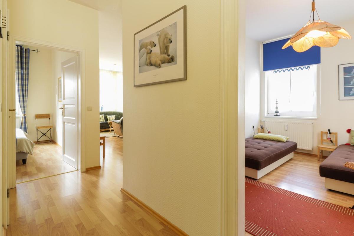 Apartment with Balcony photo 3