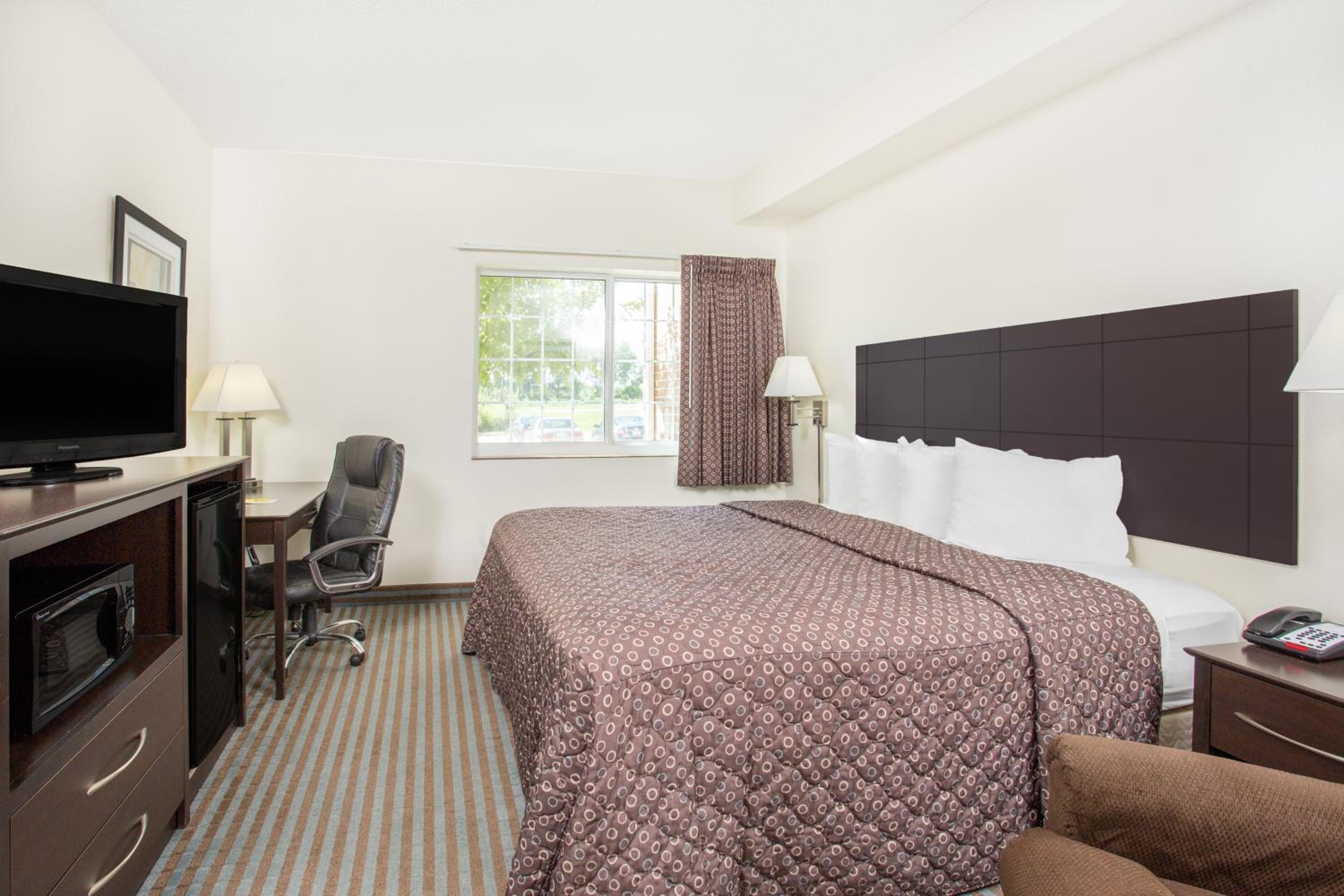 King Room - Non-Smoking - Photo 1