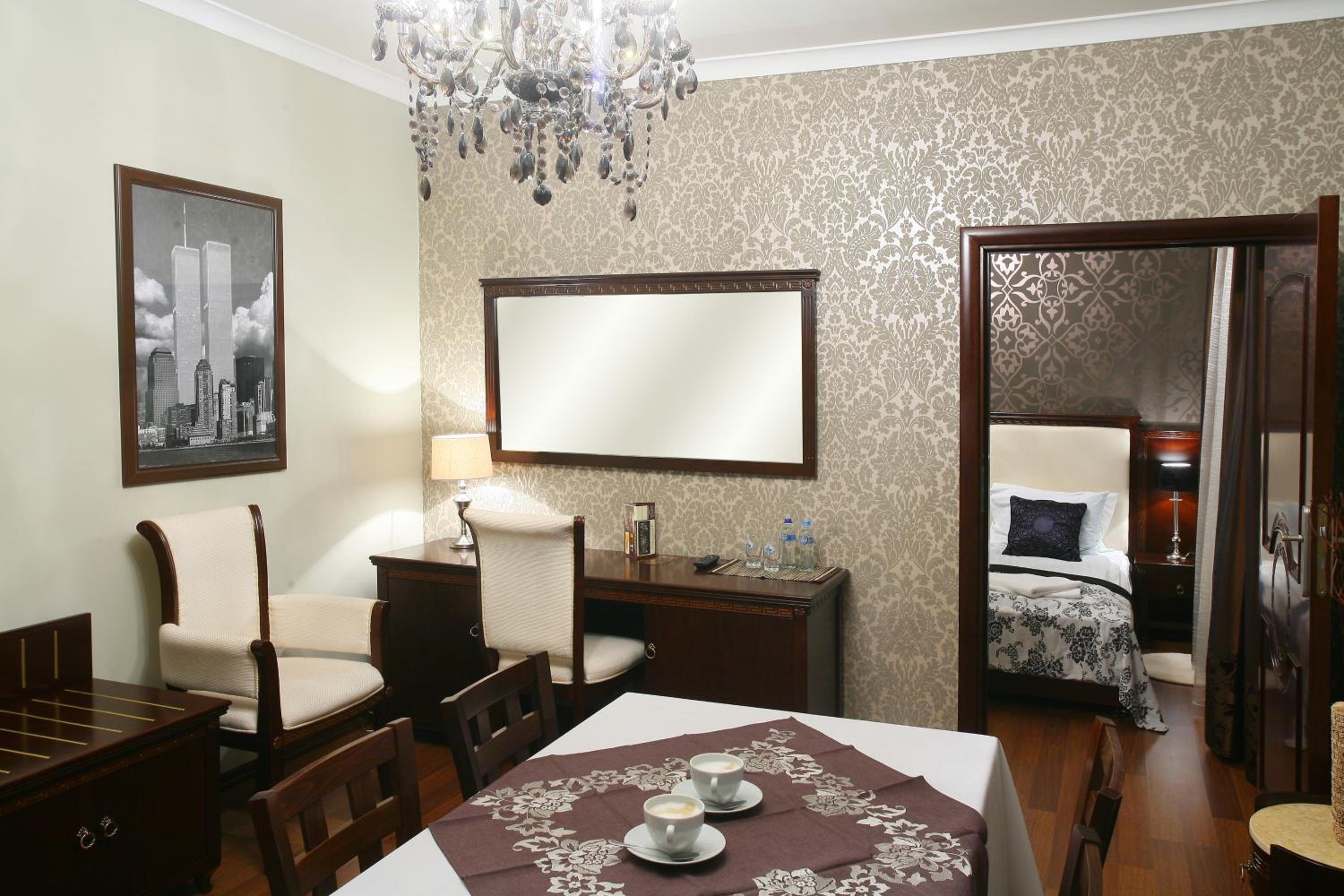 Business Suite - Photo 4