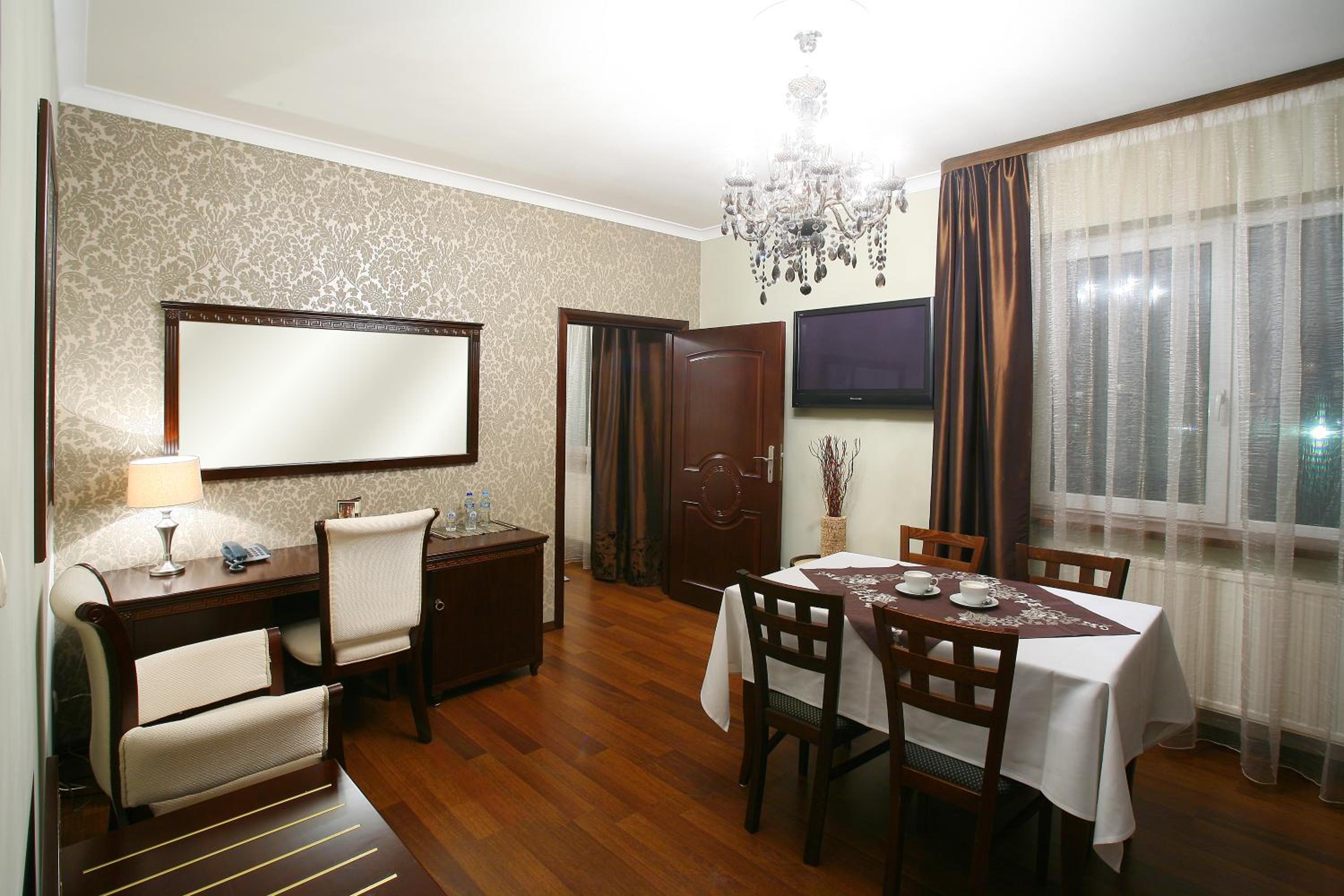 Business Suite - Photo 3