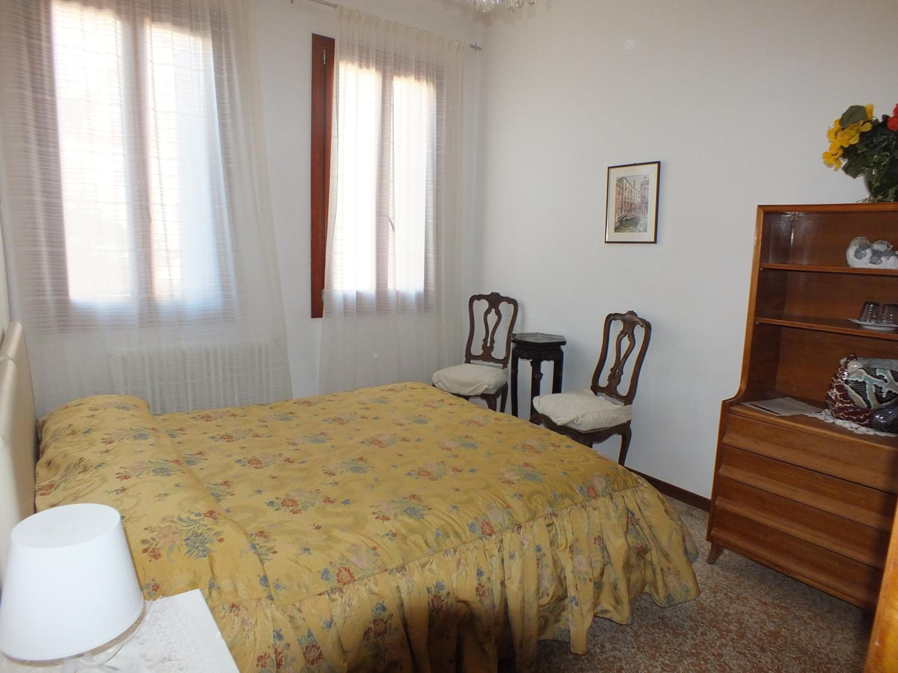 Double Room with Shared Bathroom photo 2