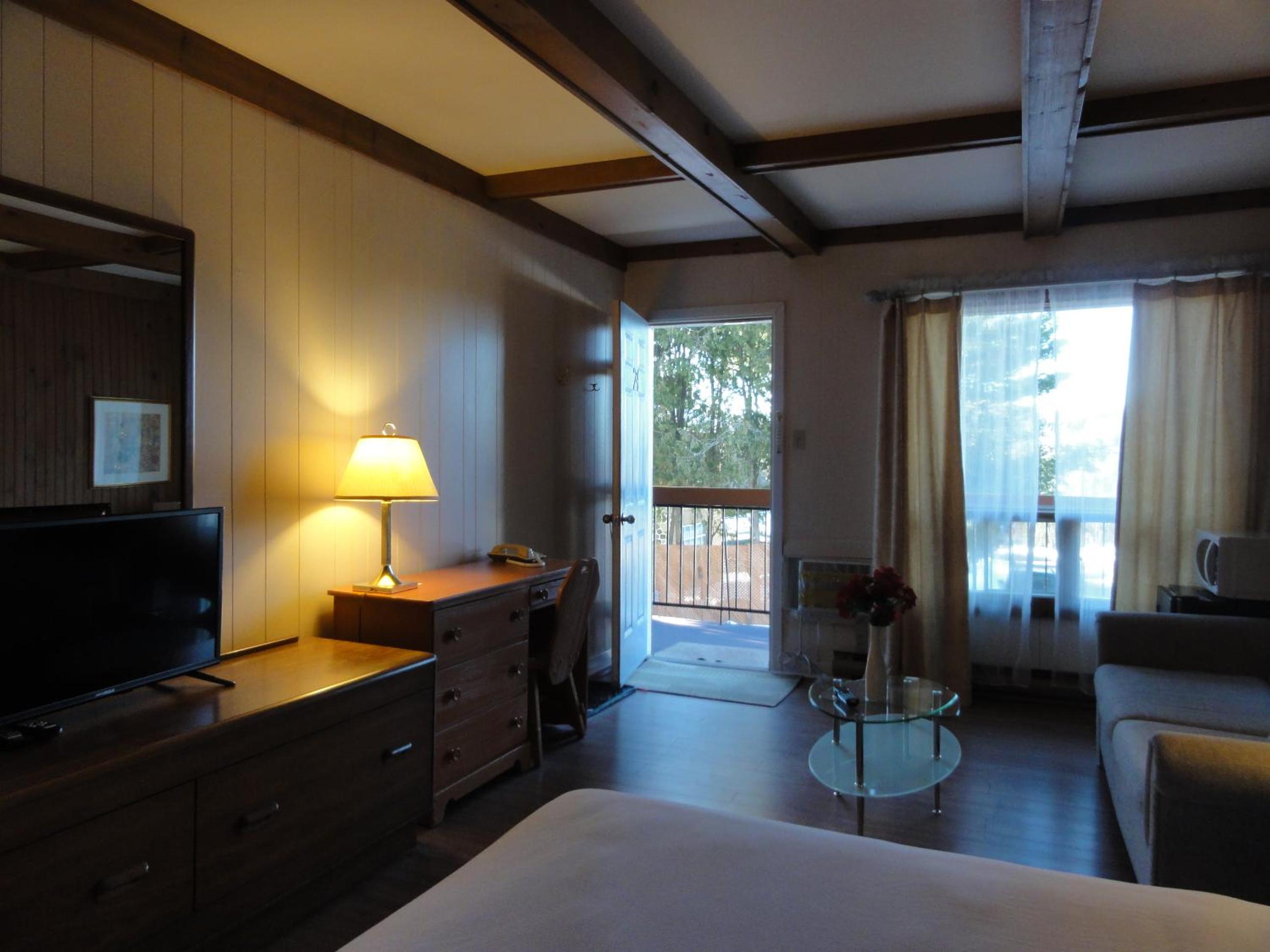 Queen Room with Sofa Bed photo 3