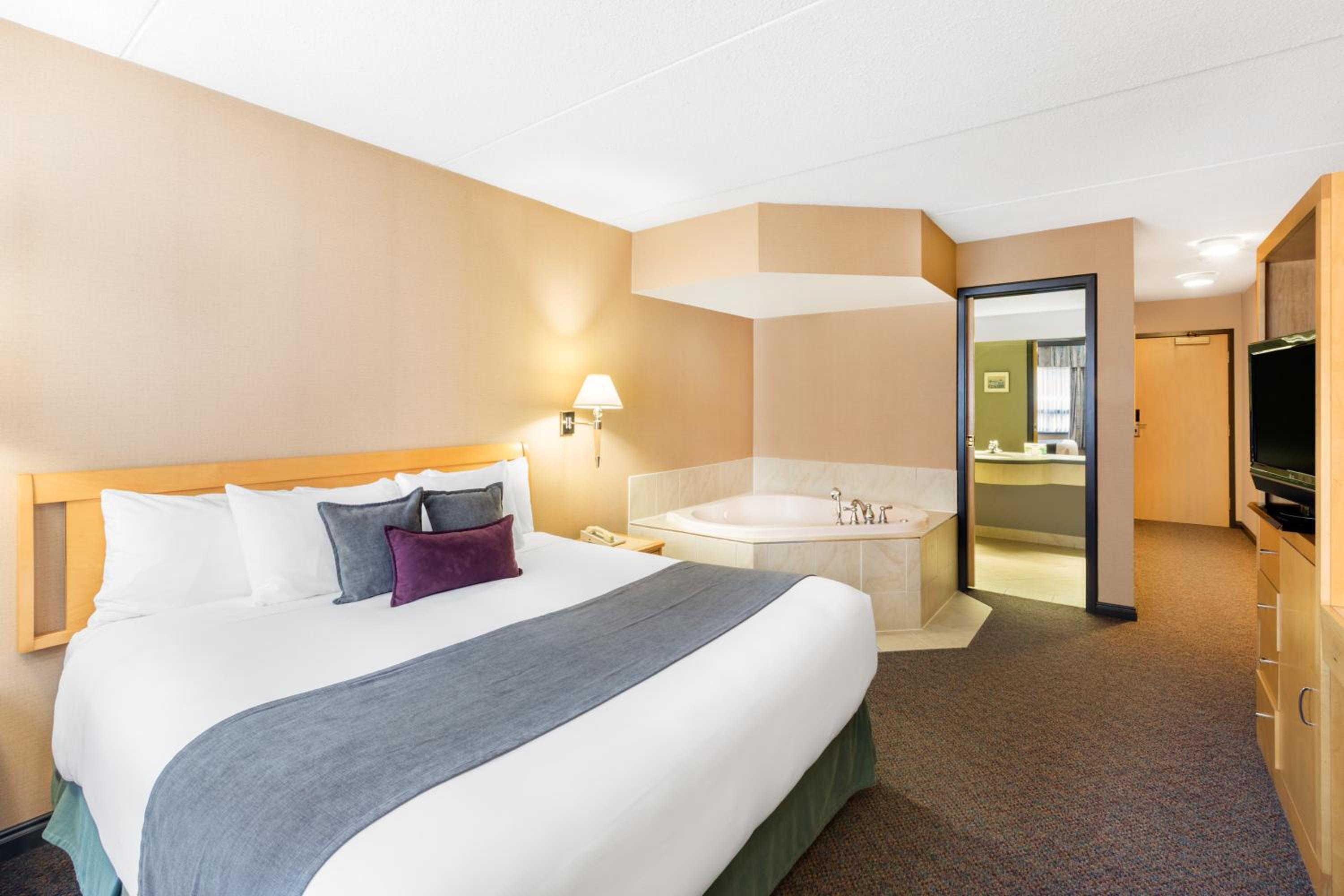 King Studio Suite - Non-Smoking - Photo 2