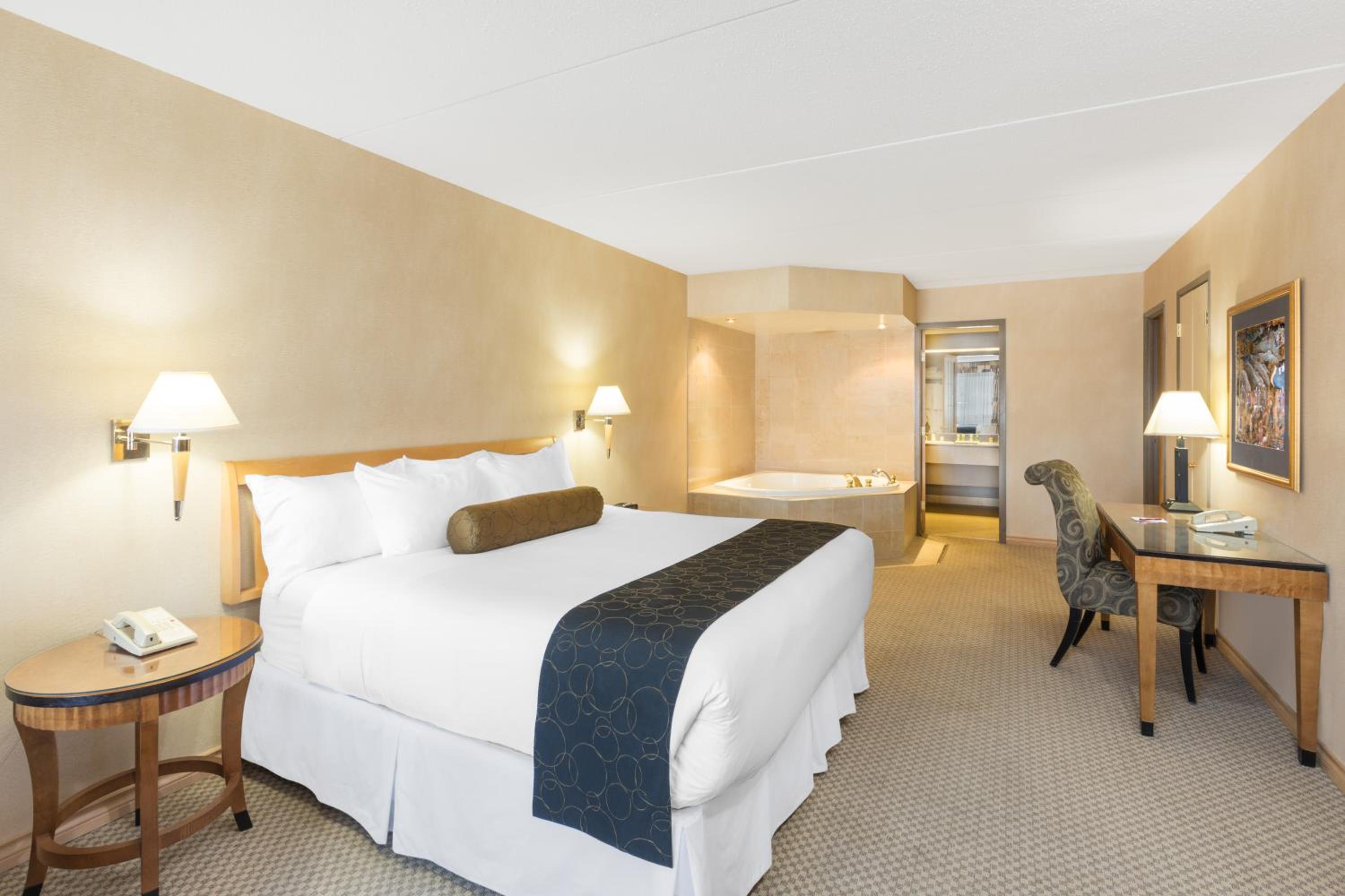 One-Bedroom Presidential Suite - Non-Smoking photo 3