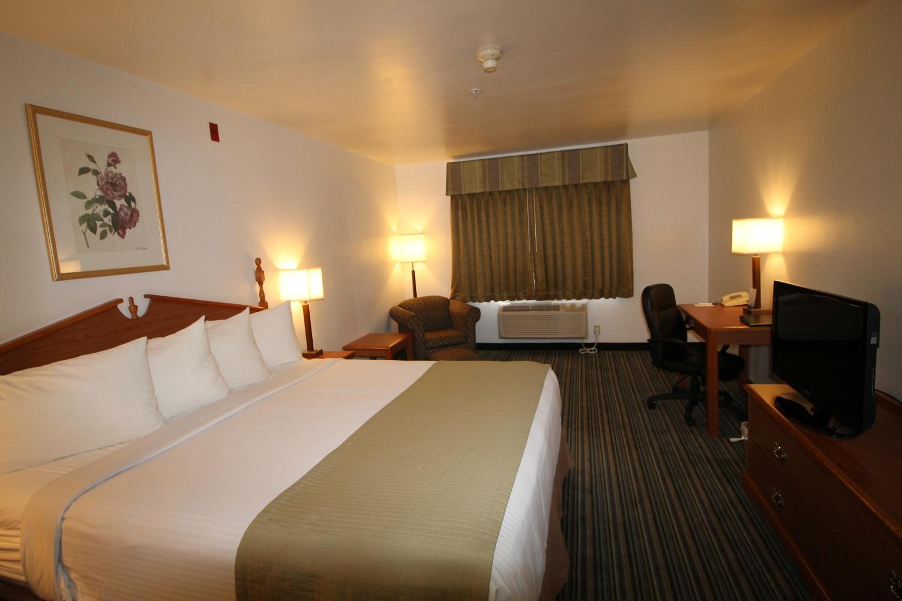 Deluxe King Room - Non-Smoking photo 1