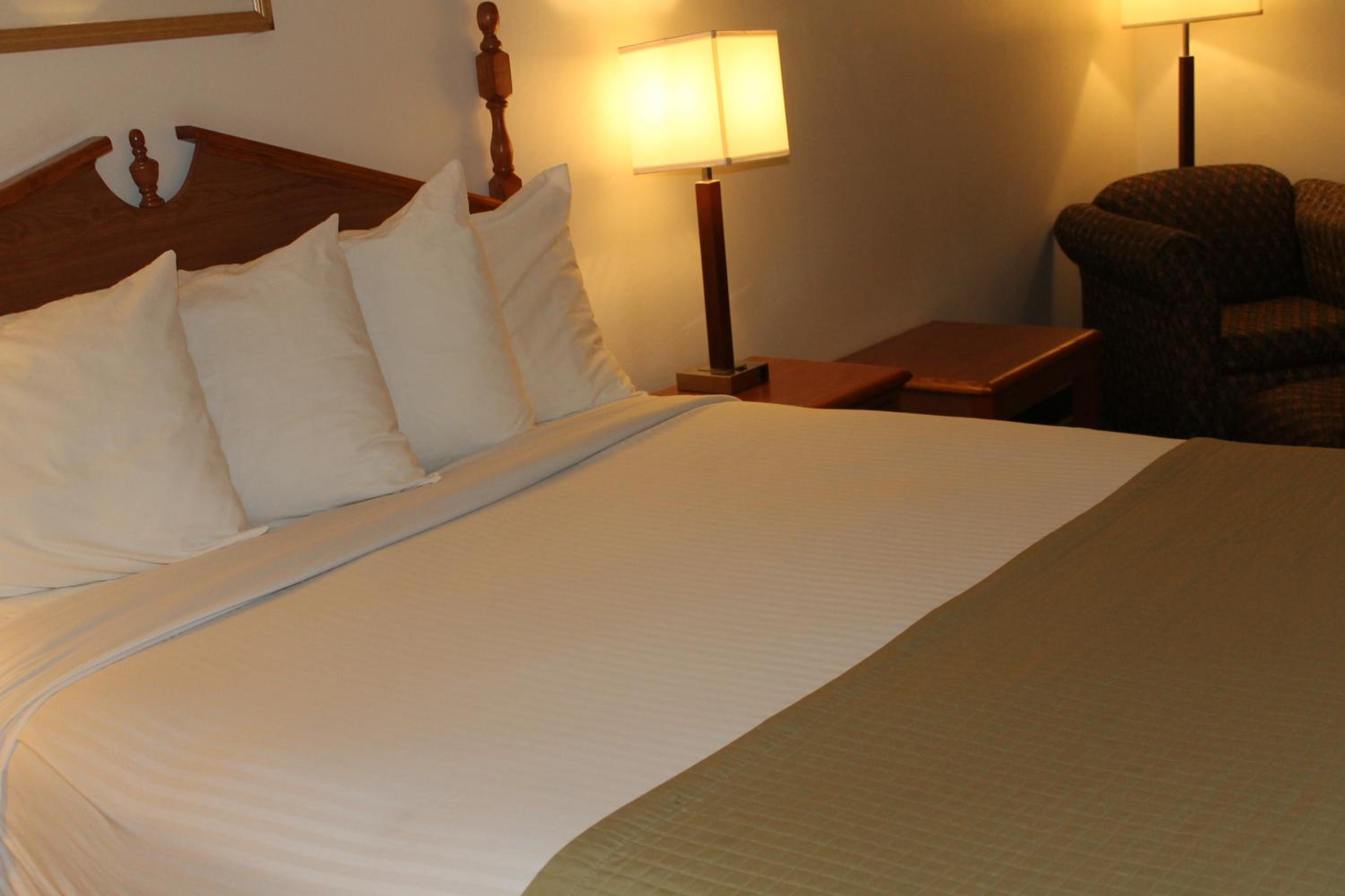 Deluxe King Room - Non-Smoking photo 2