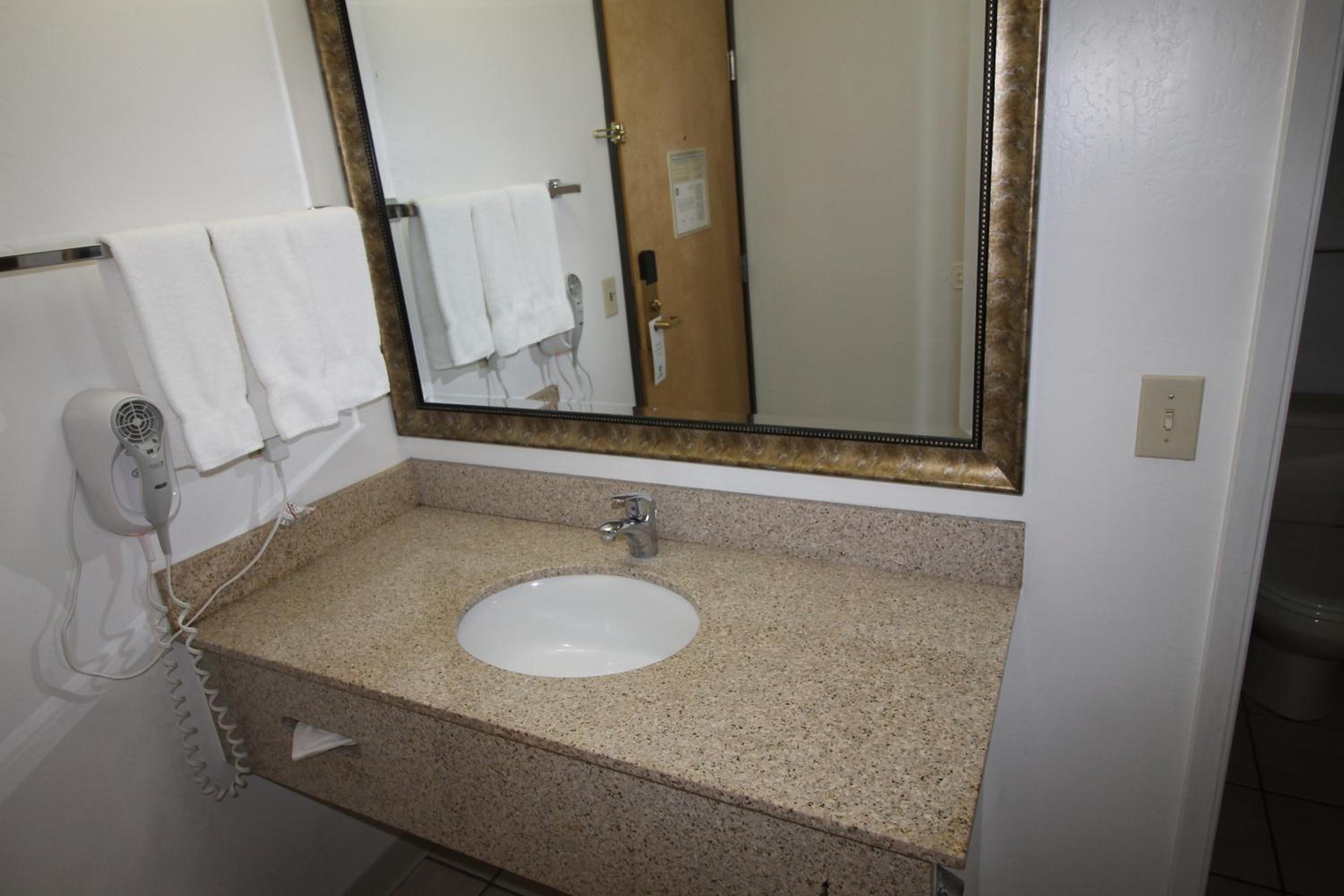 Queen Room with Two Queen Beds and Roll-In Shower - Disability Access/Non-Smoking photo 2