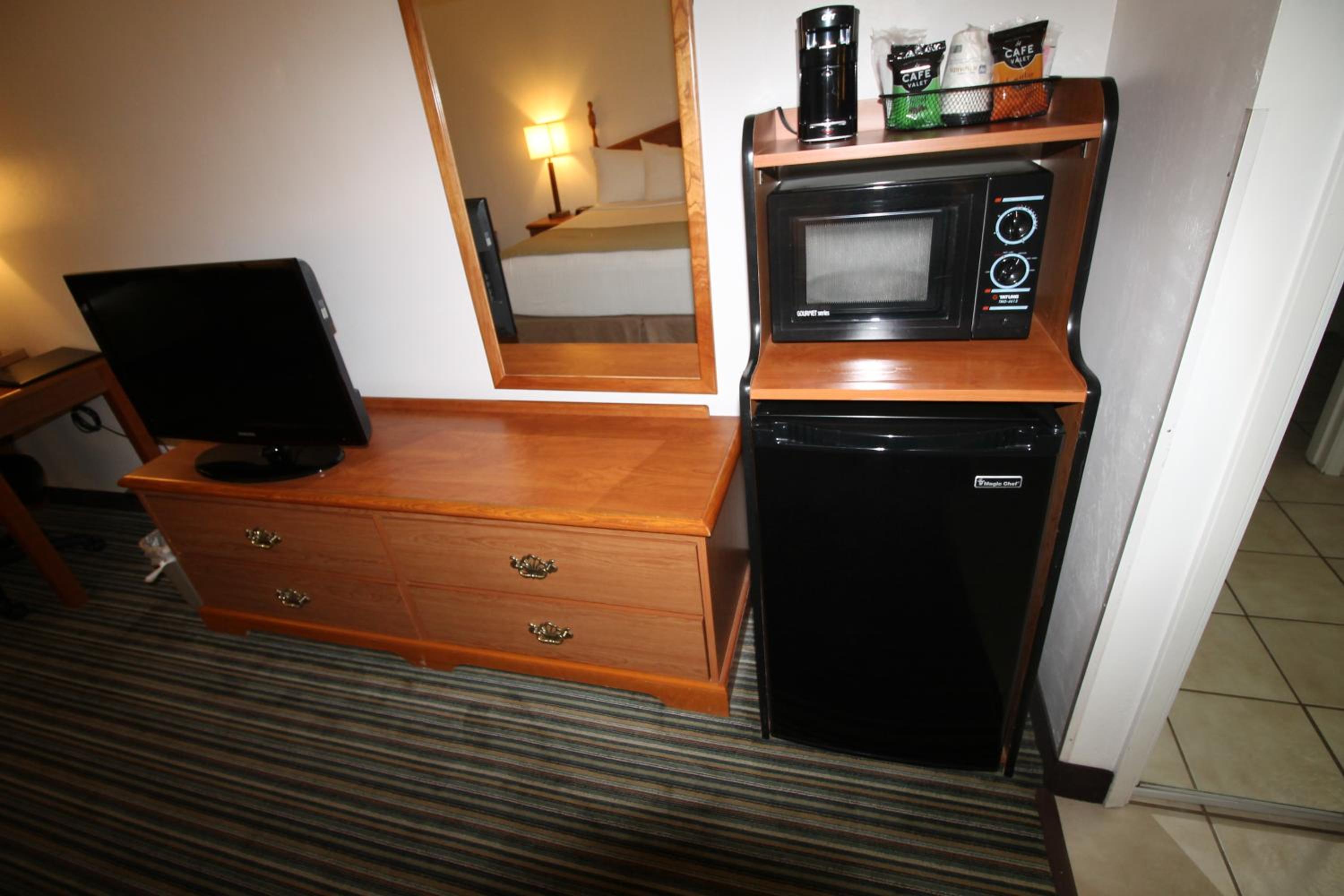 King Room - Non-Smoking photo 3