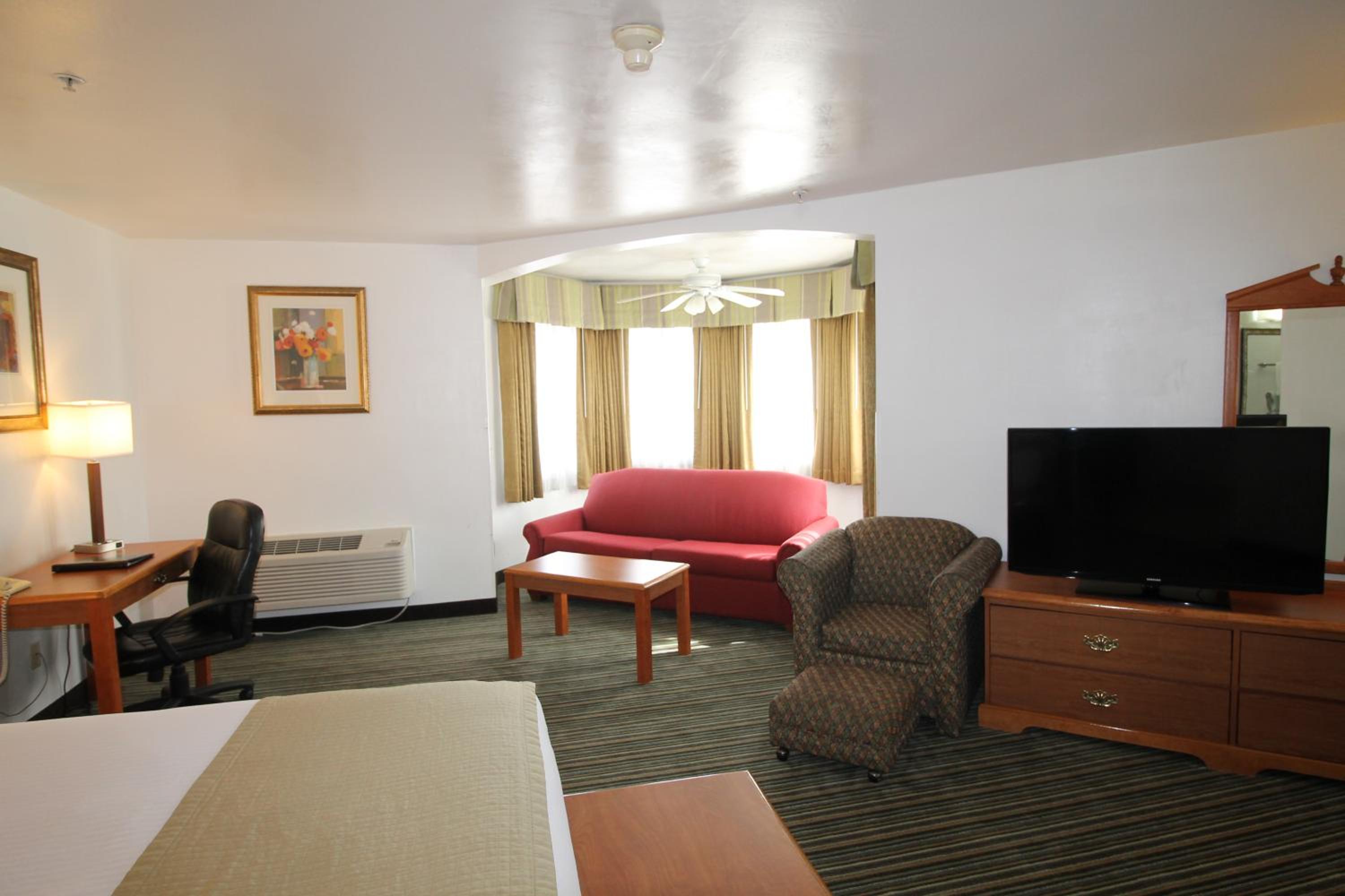 King Room with Sofa Bed - Non-Smoking photo 1