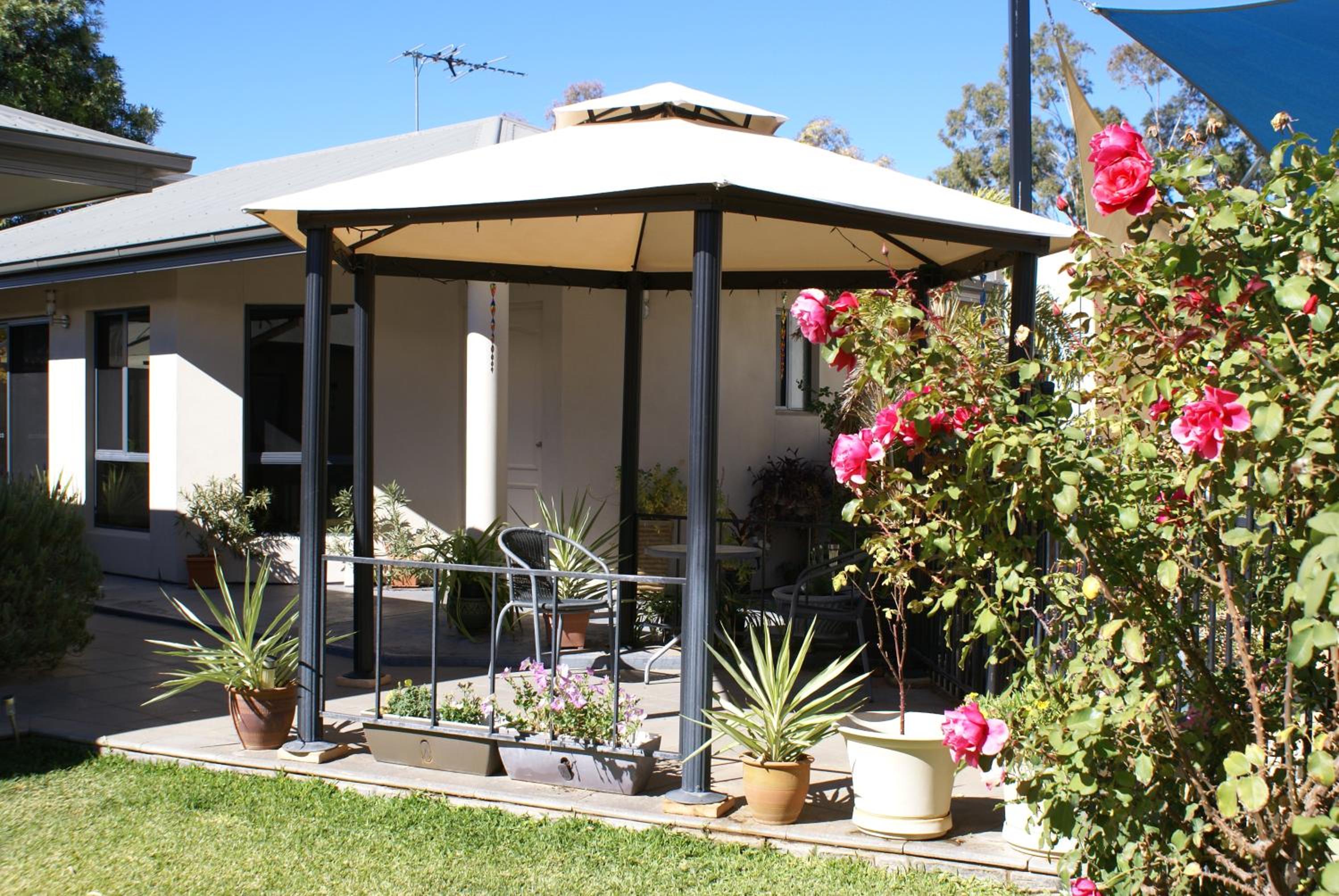 Studio with Garden View thumbnail 5