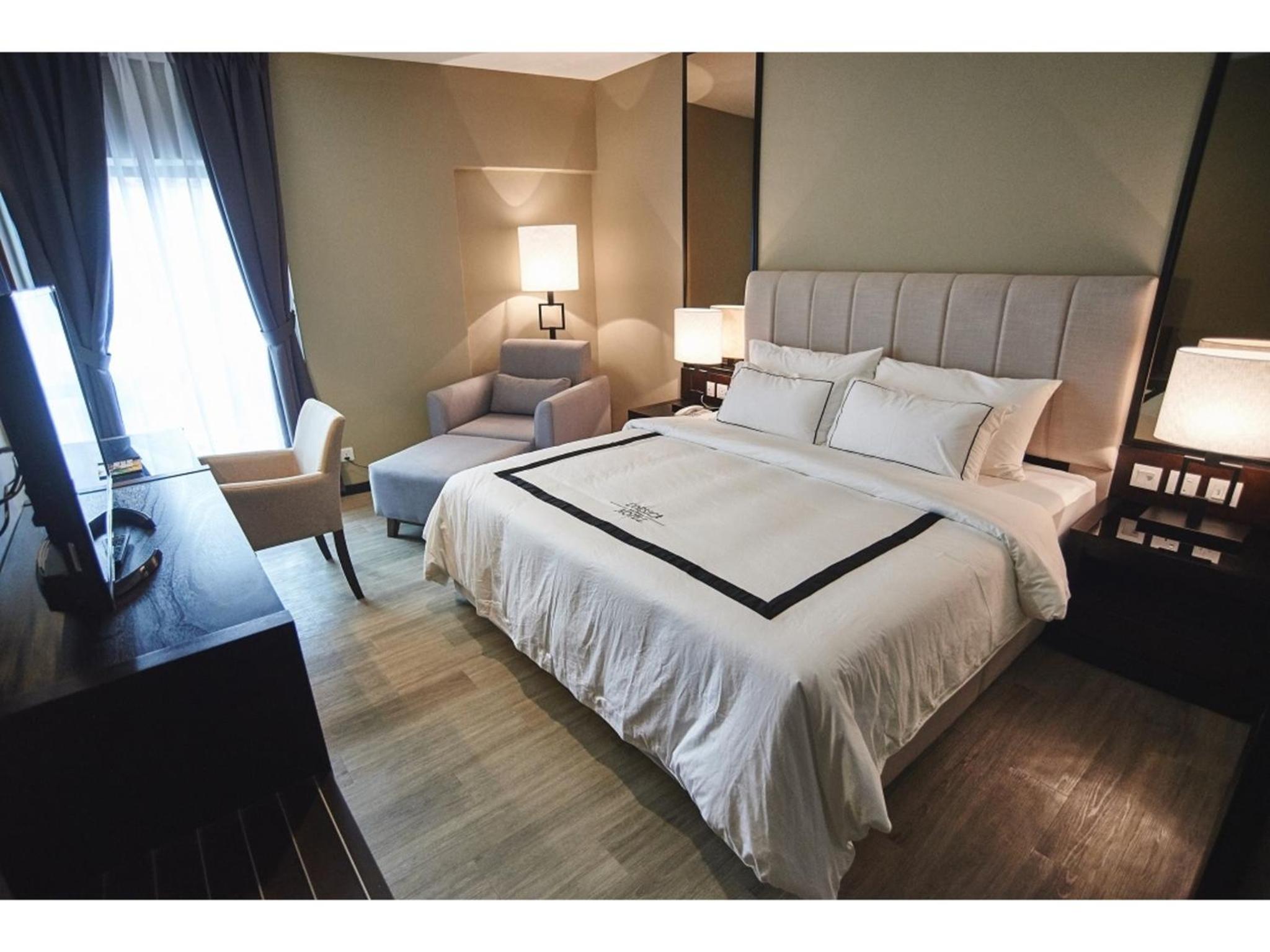 Deluxe King Room photo 3