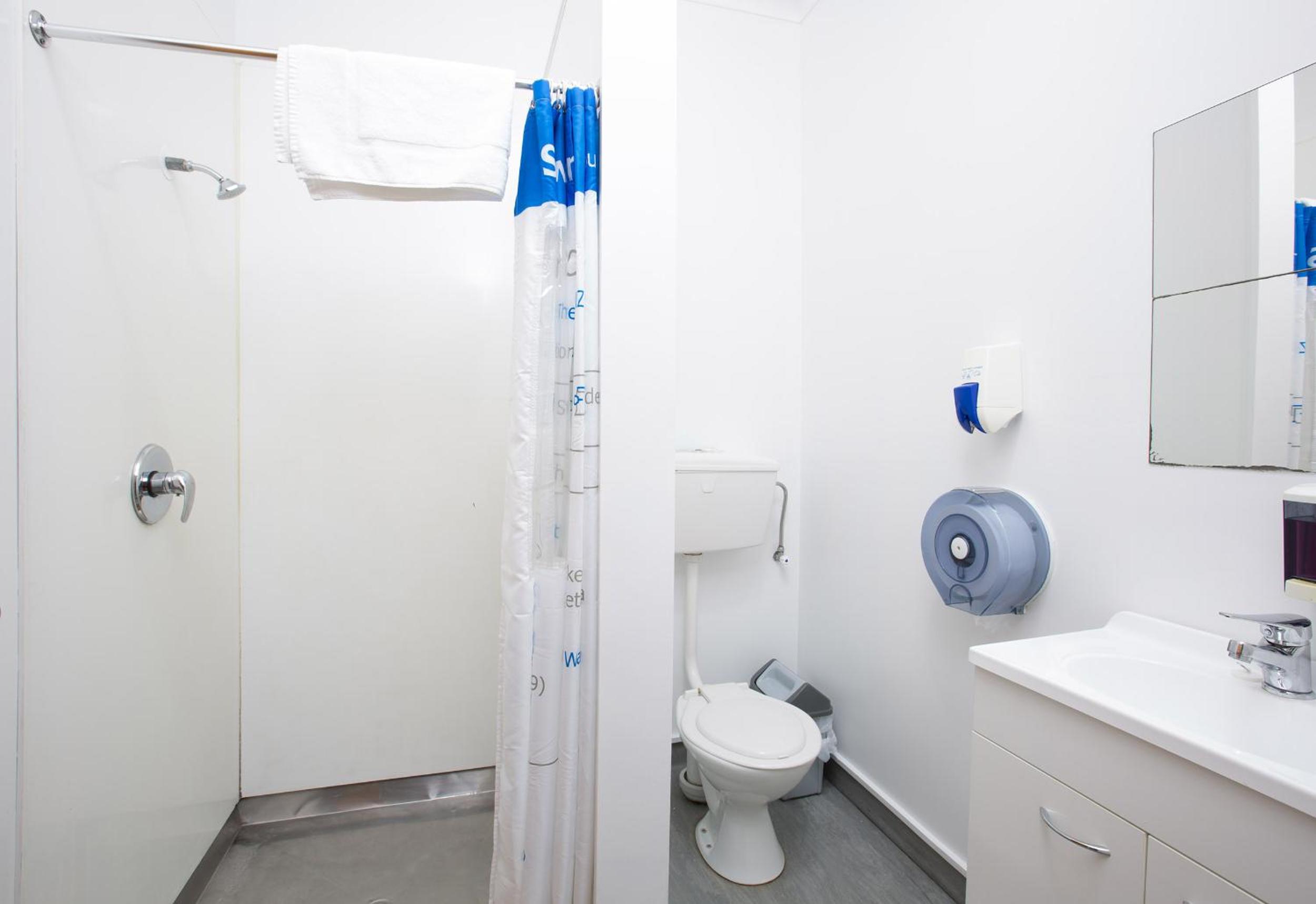Double Room with Shared Bathroom photo 3