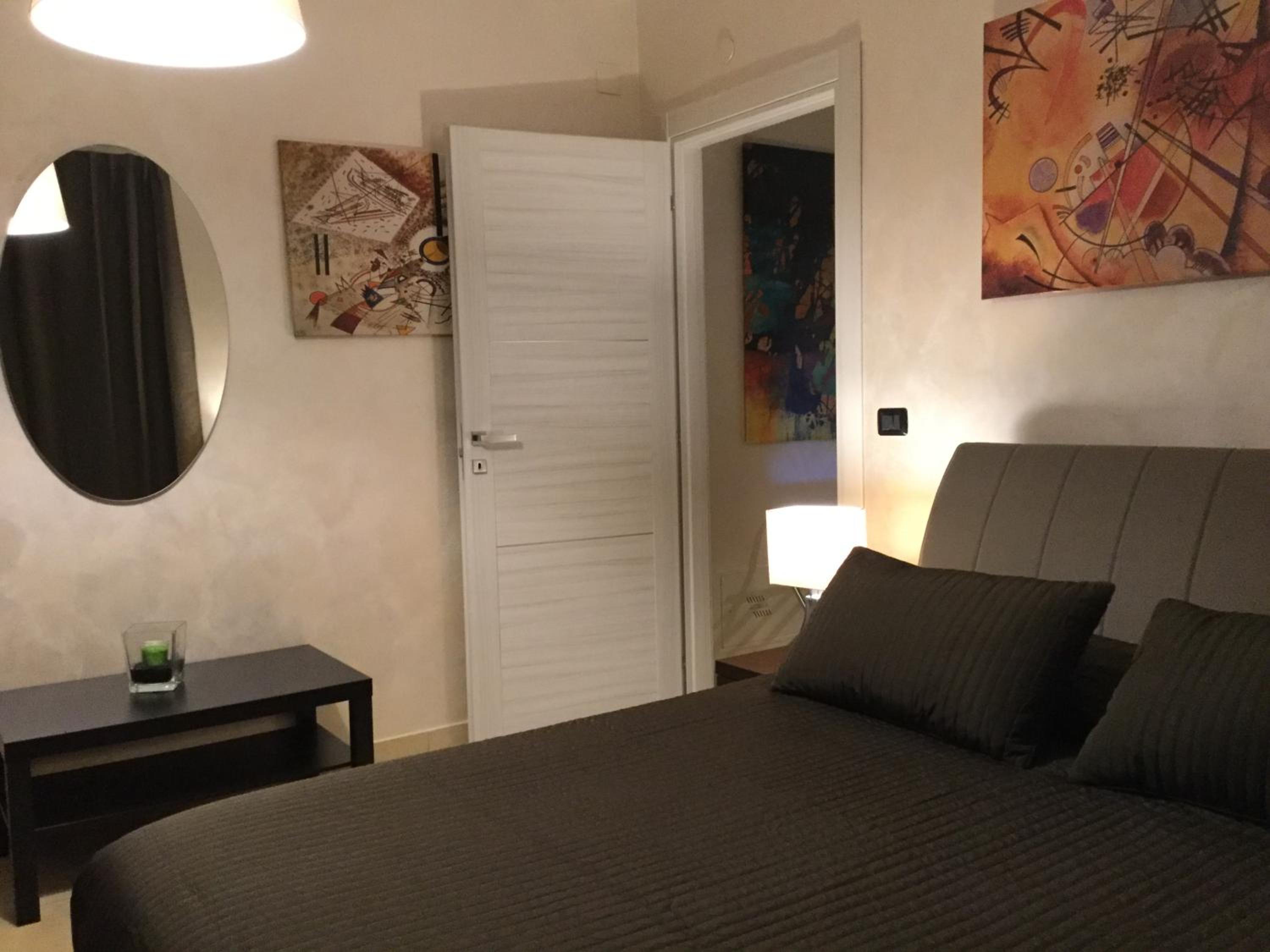 One-Bedroom Apartment photo 3