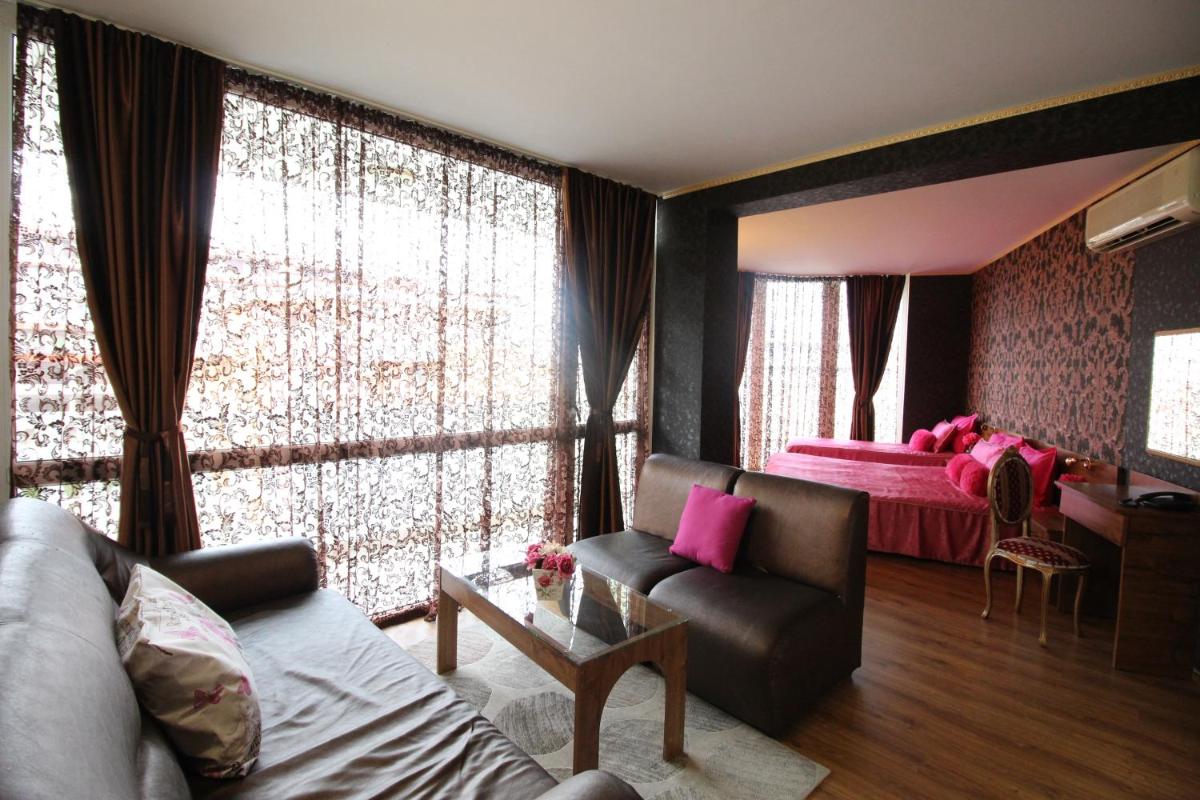 Studio with Balcony - Photo 15