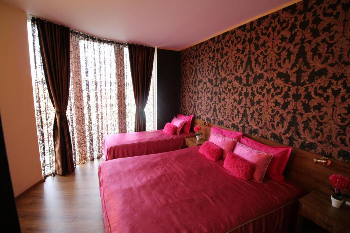 Studio with Balcony - Photo 4
