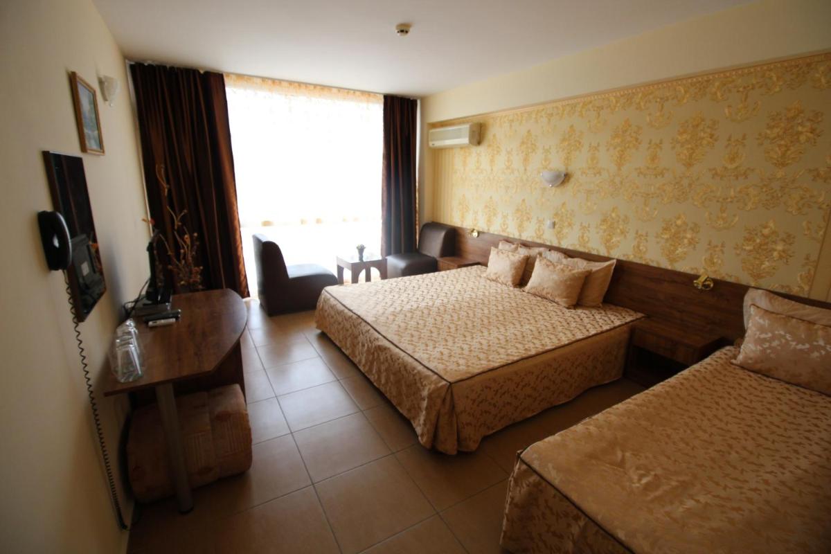 Double Room with Balcony ( 2 Adults + 1 Child) photo 3