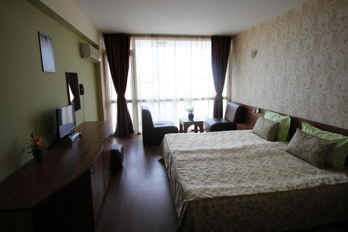Double Room with Balcony photo 3