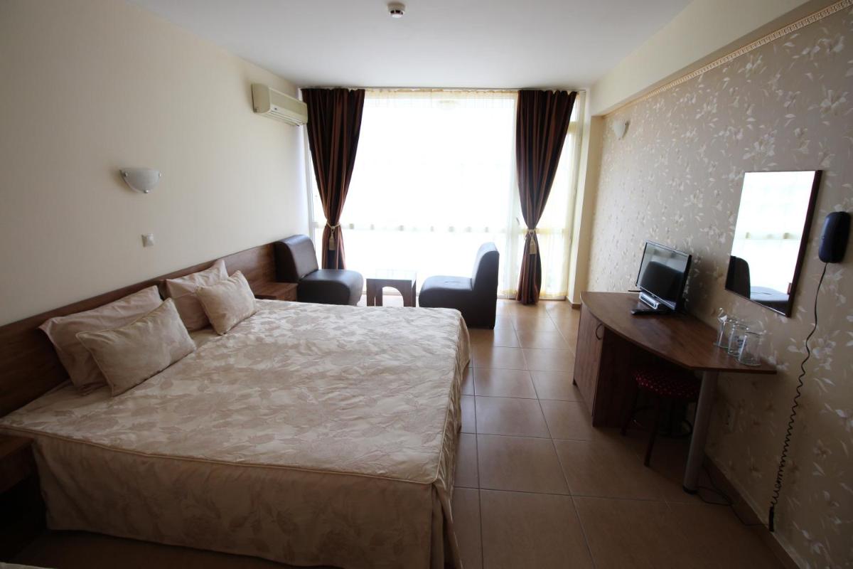Double Room with Balcony photo 2