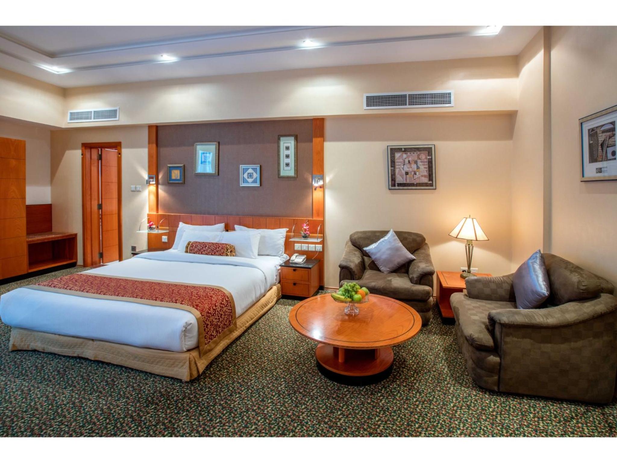 Deluxe King Room photo 3