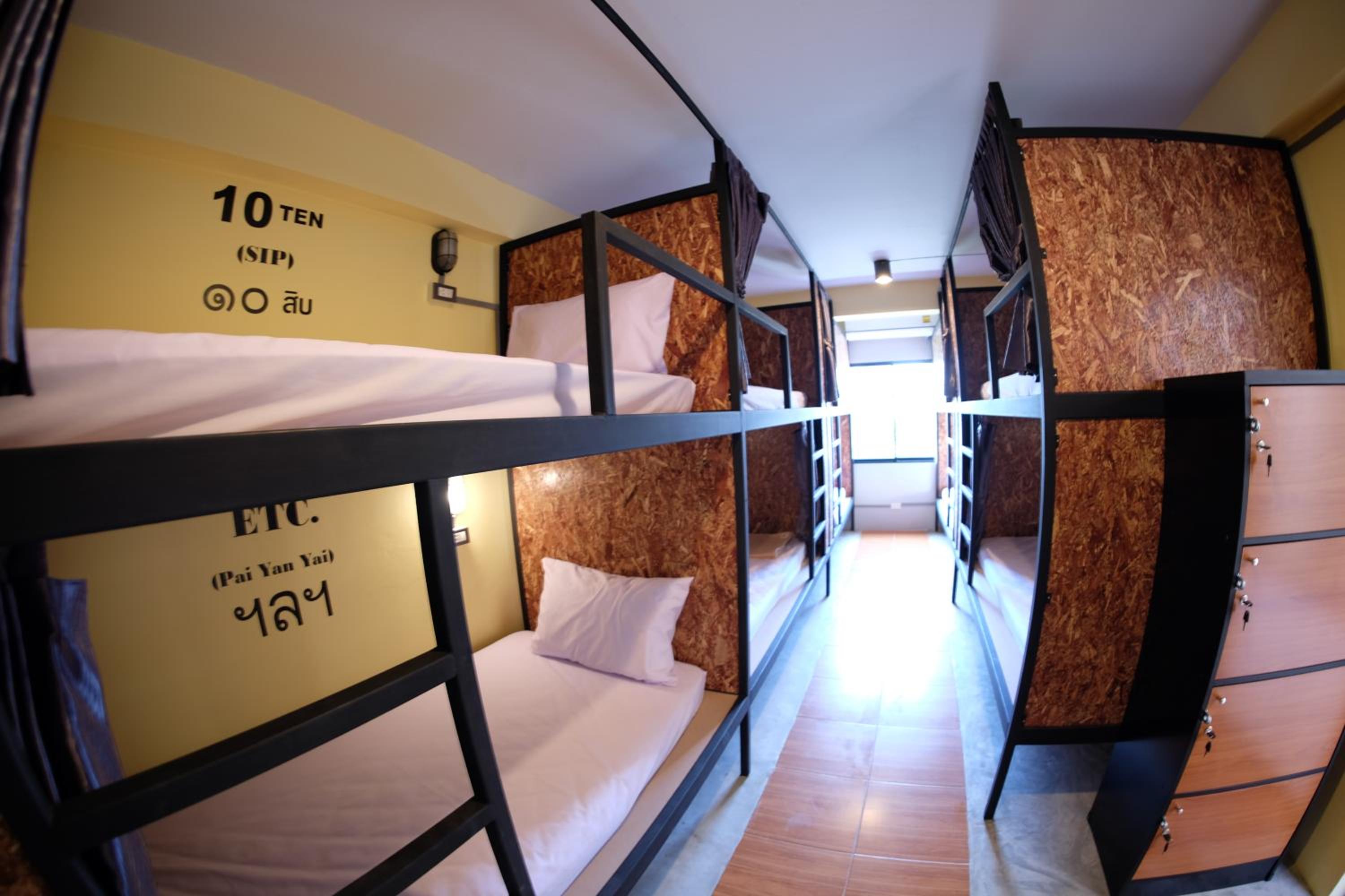 Bed in 10-Bed Mixed Dormitory Room photo 3