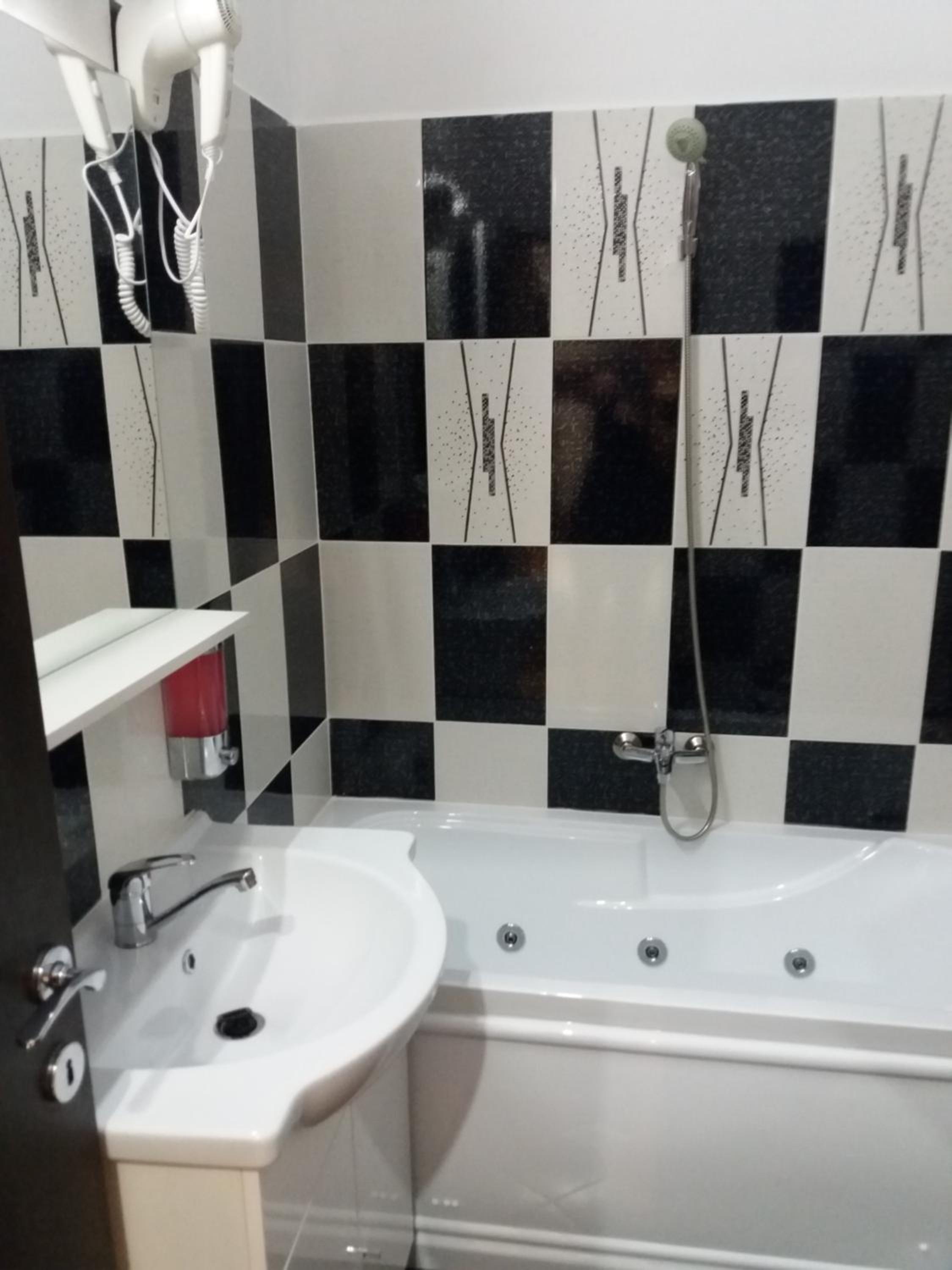 Studio with Spa Bath - Photo 6