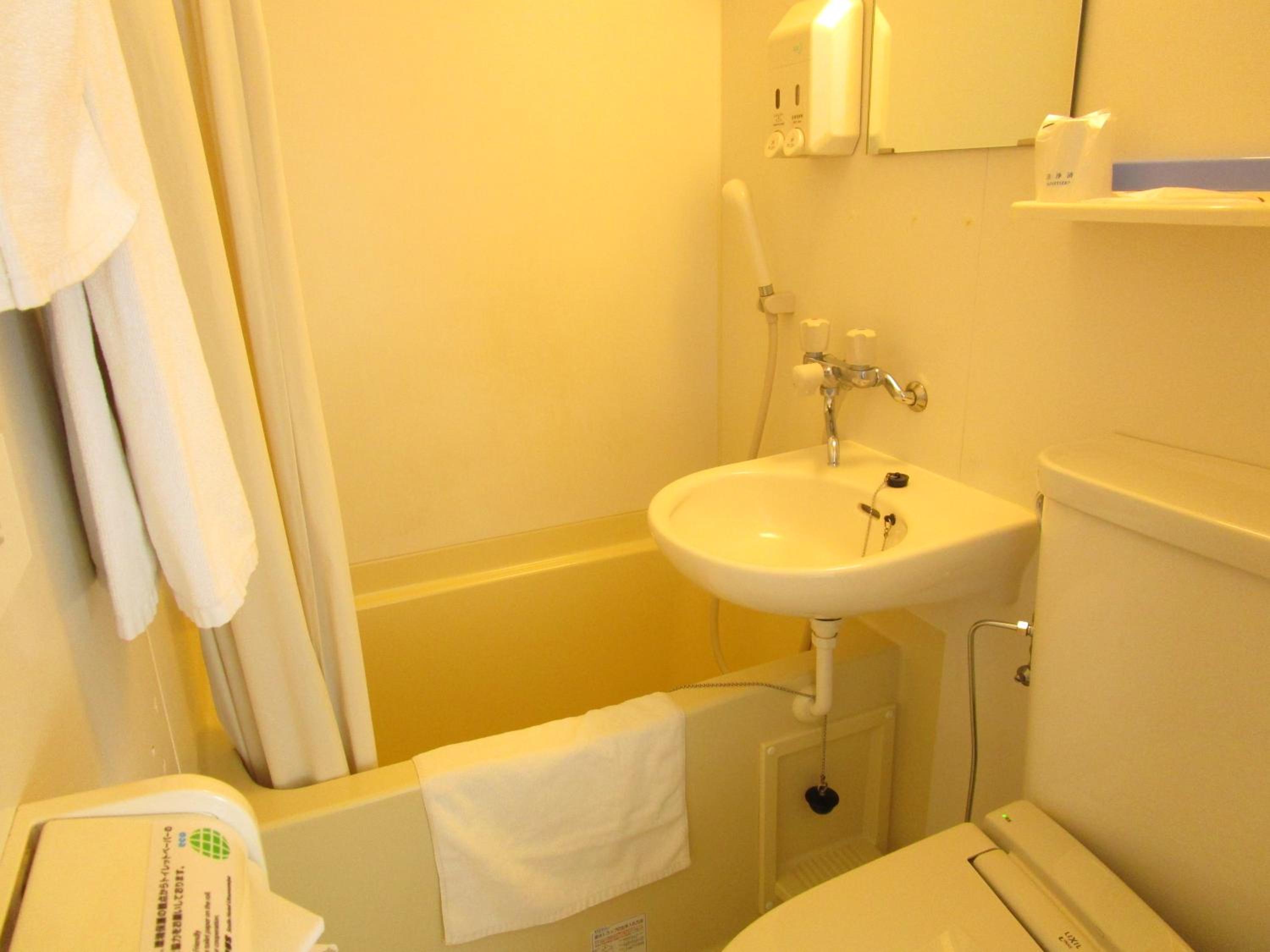 Twin Room - Non-Smoking photo 2