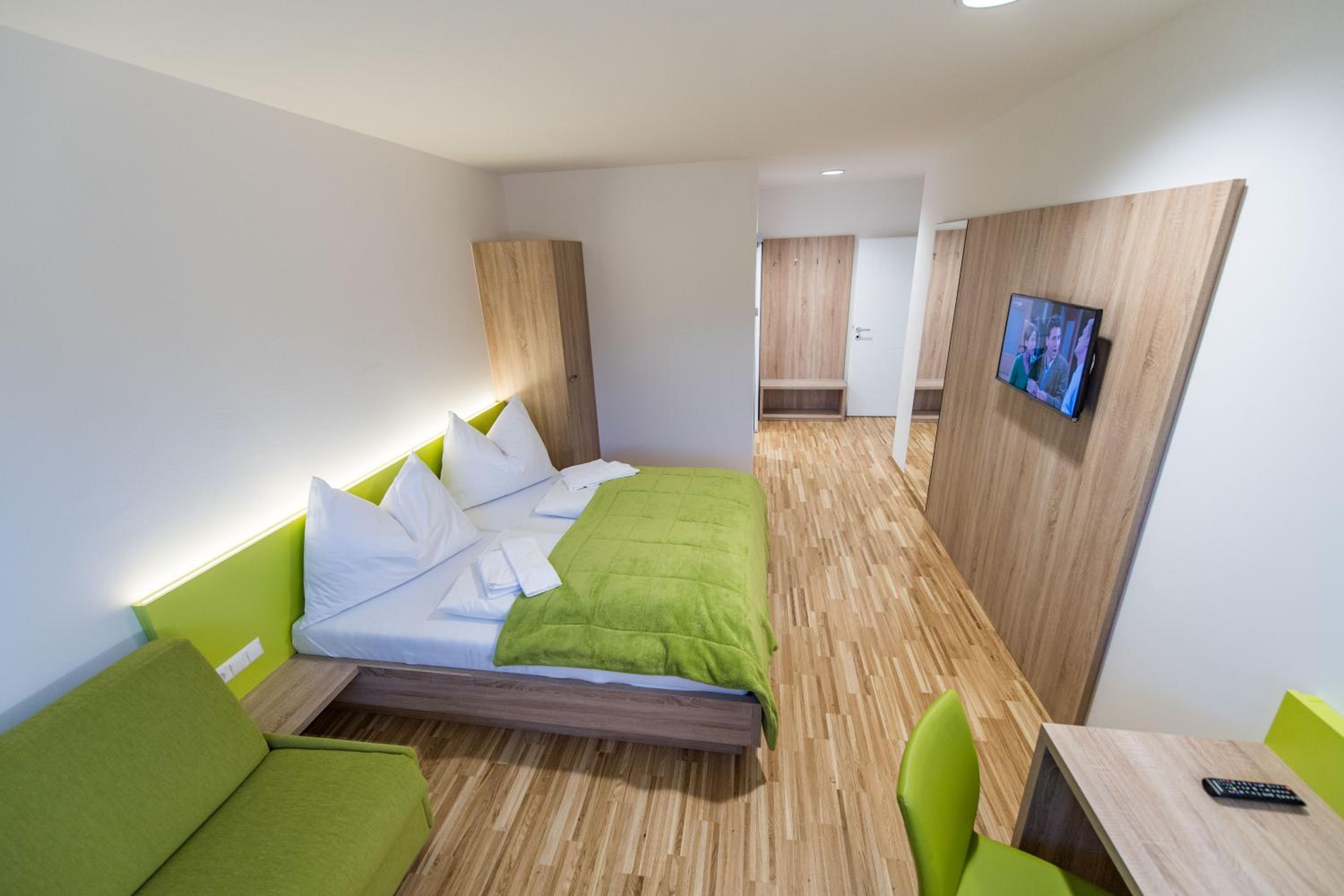 Family Room (2 Adults + 2 Children) - Photo 16