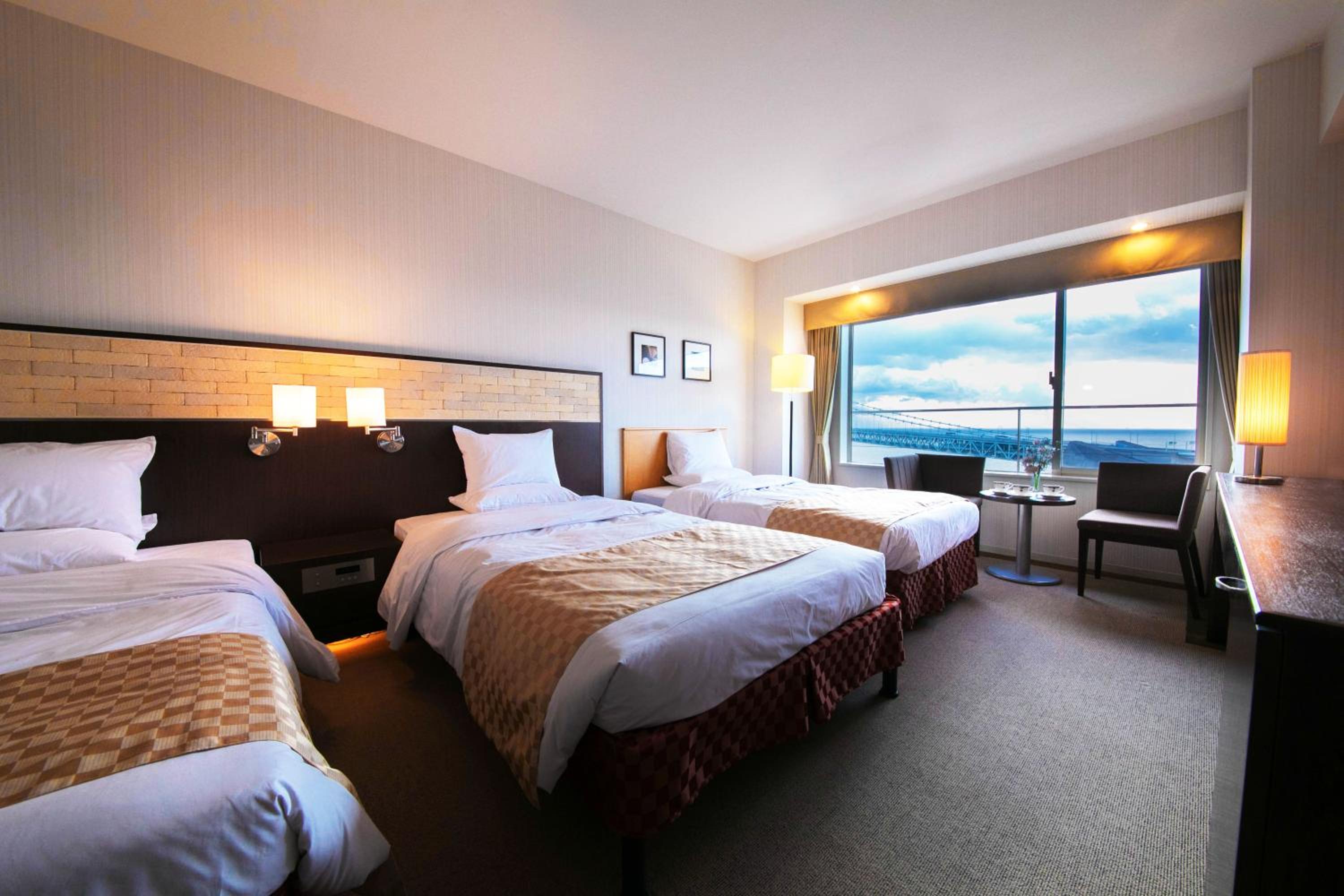 Standard Triple Room with Sea View - Main Building photo 2