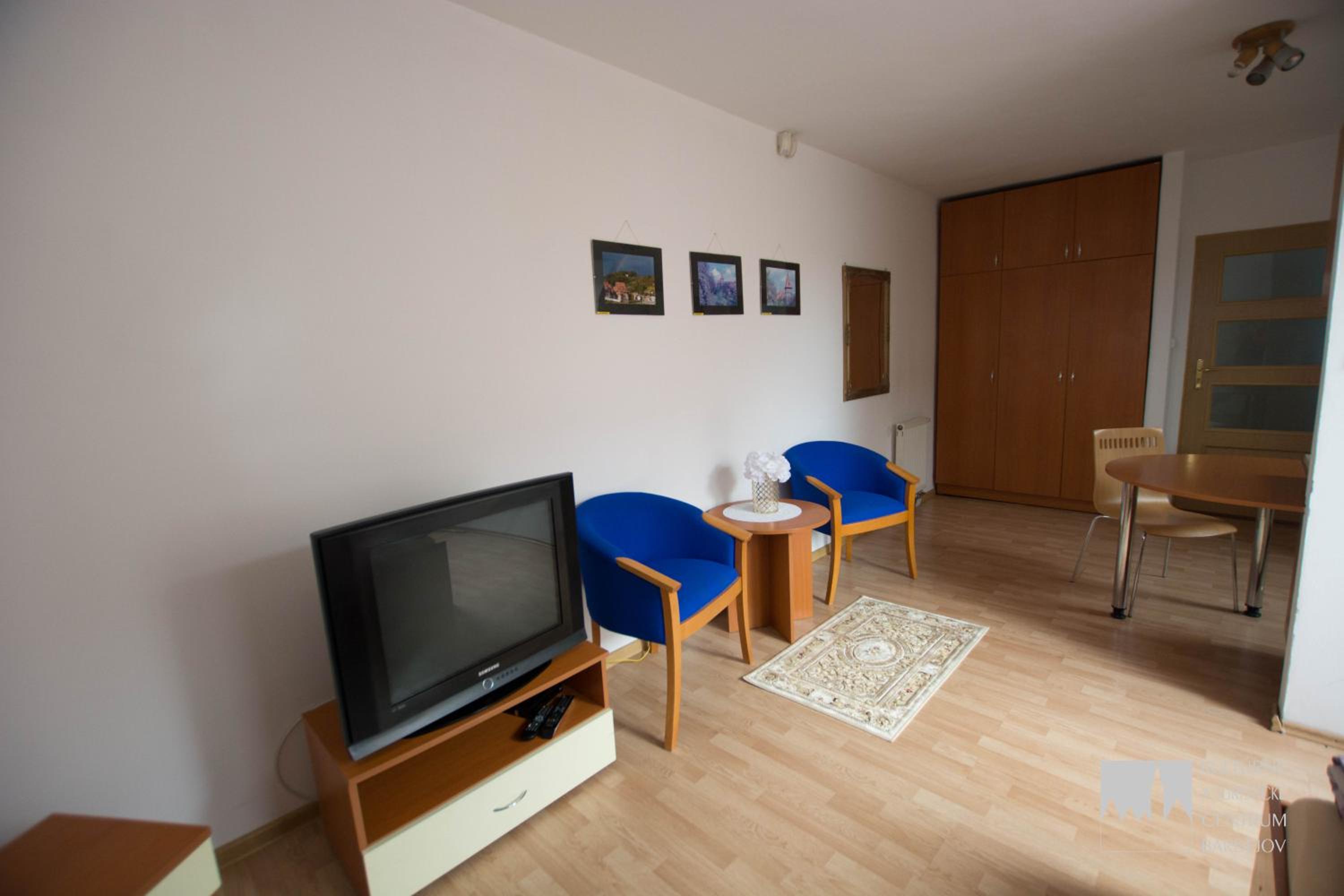 Studio - Split Level - Photo 1