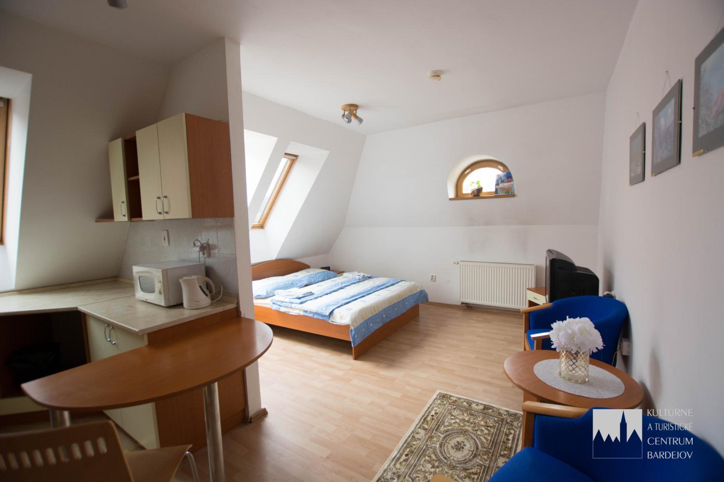 Studio - Split Level - Photo 3