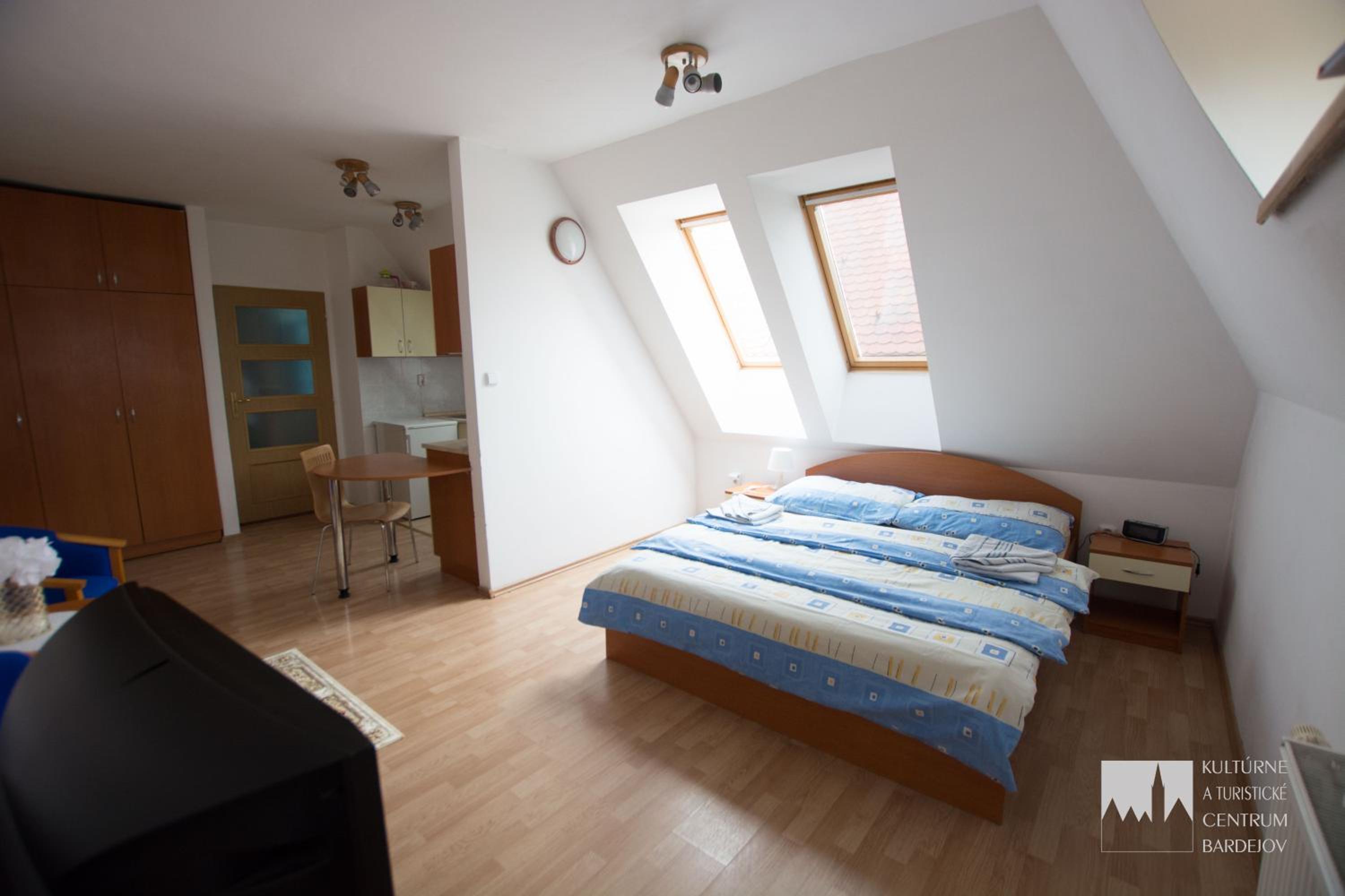 Studio - Split Level - Photo 6