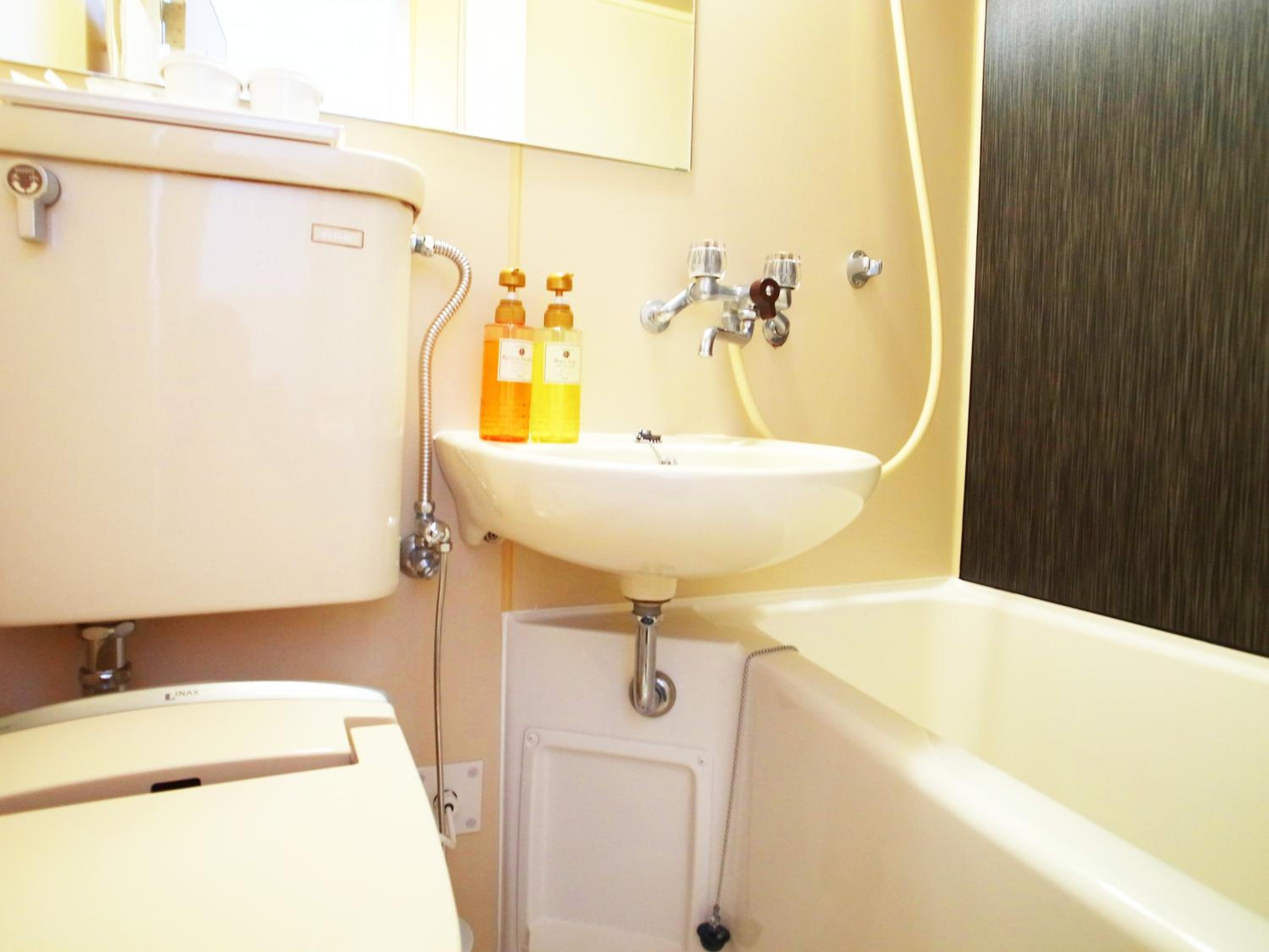 Standard Single Room - Non-Smoking - House Keeping is Optional with Additional Cost photo 3