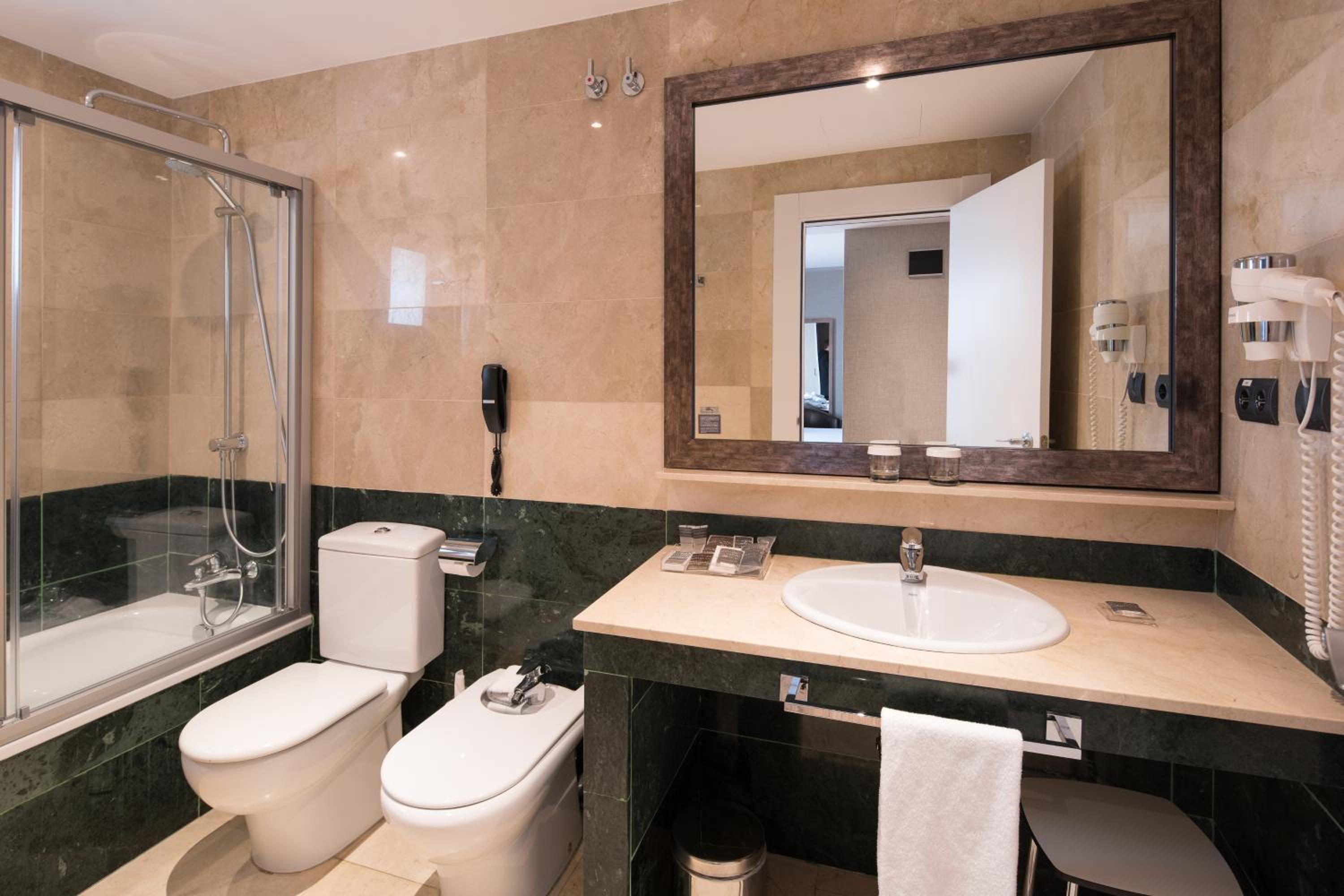 Triple Room (3 Adults) photo 3