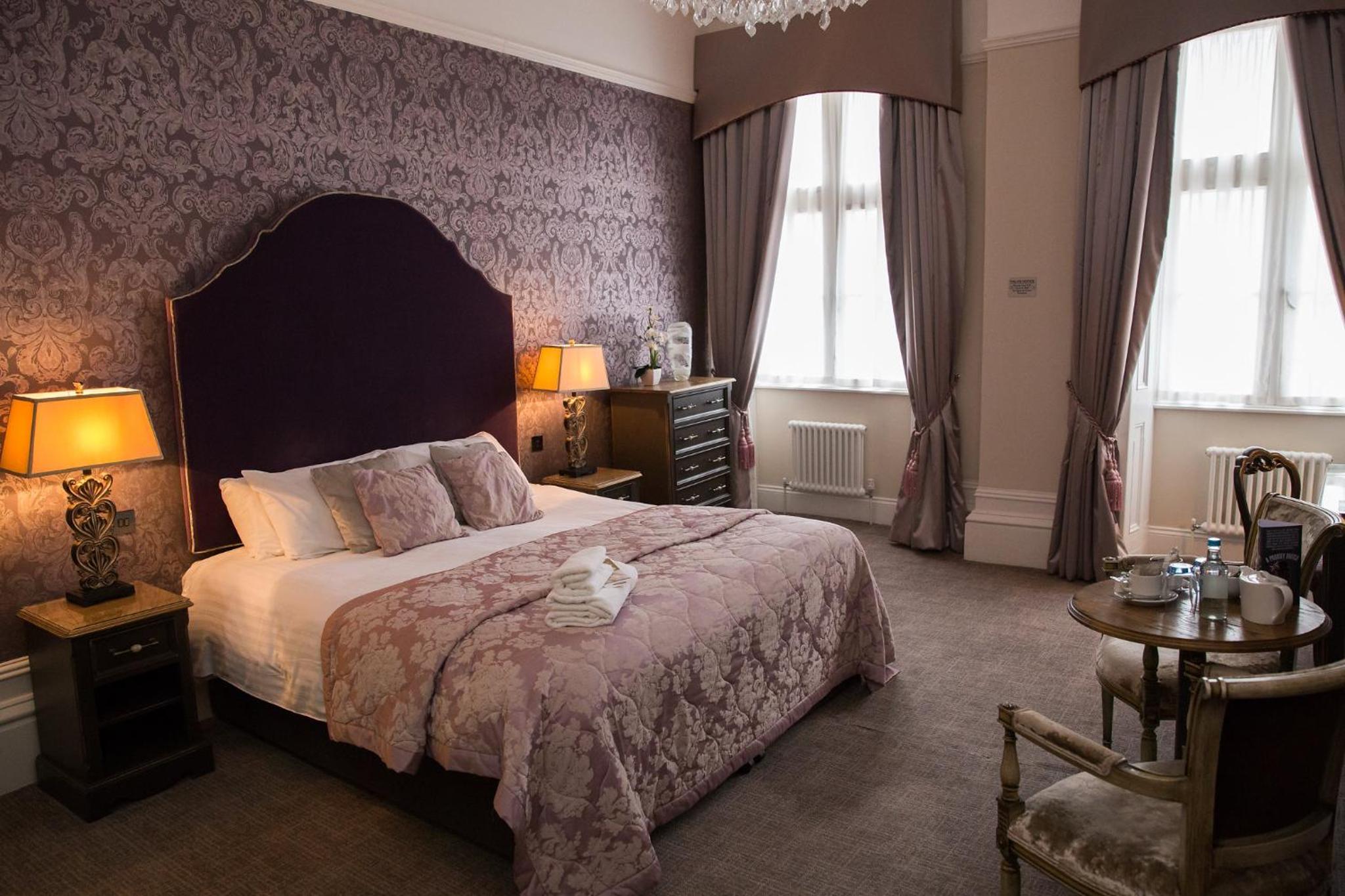 Feature Double Room - Photo 4