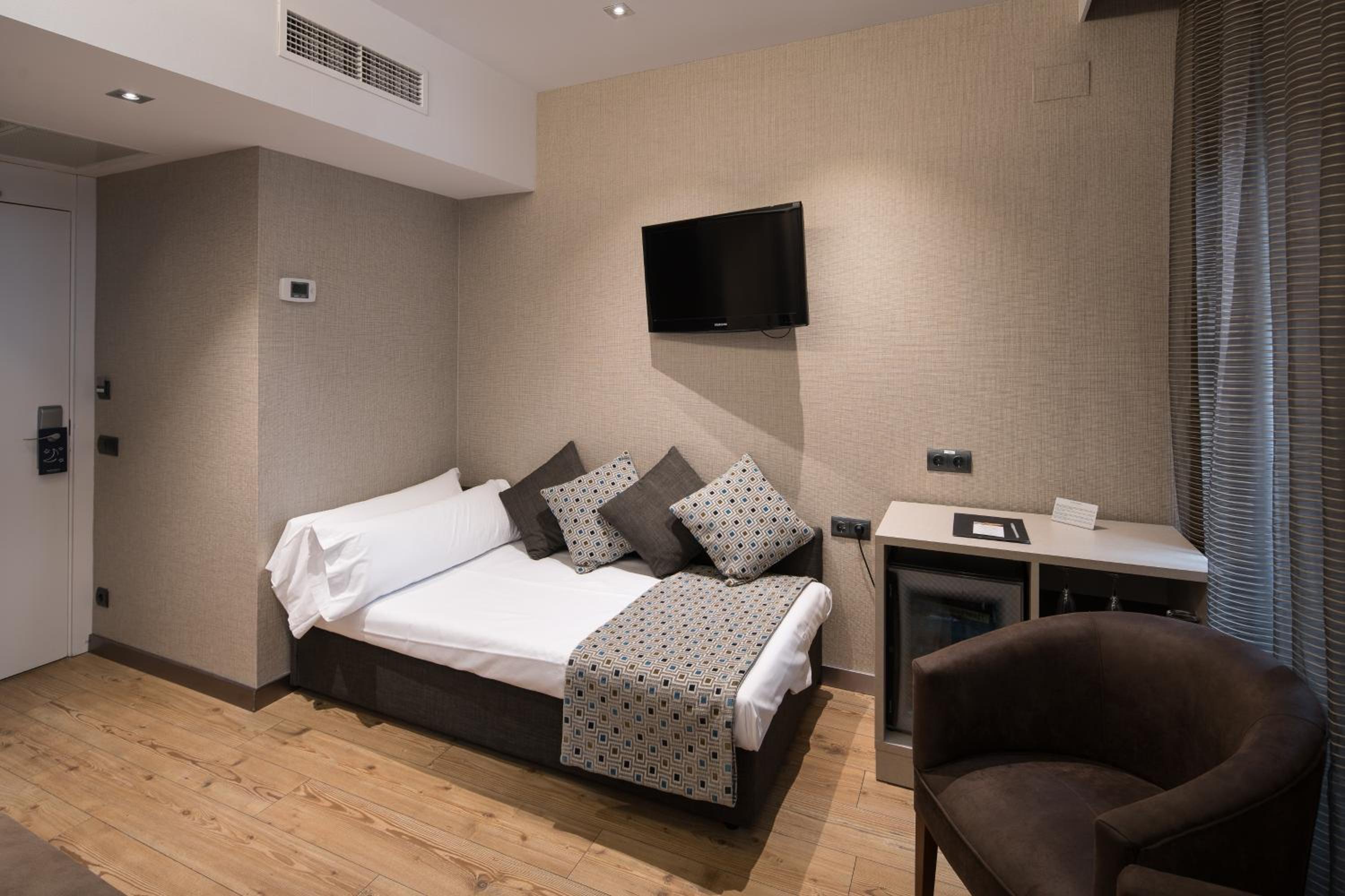Triple Room (3 Adults) photo 2
