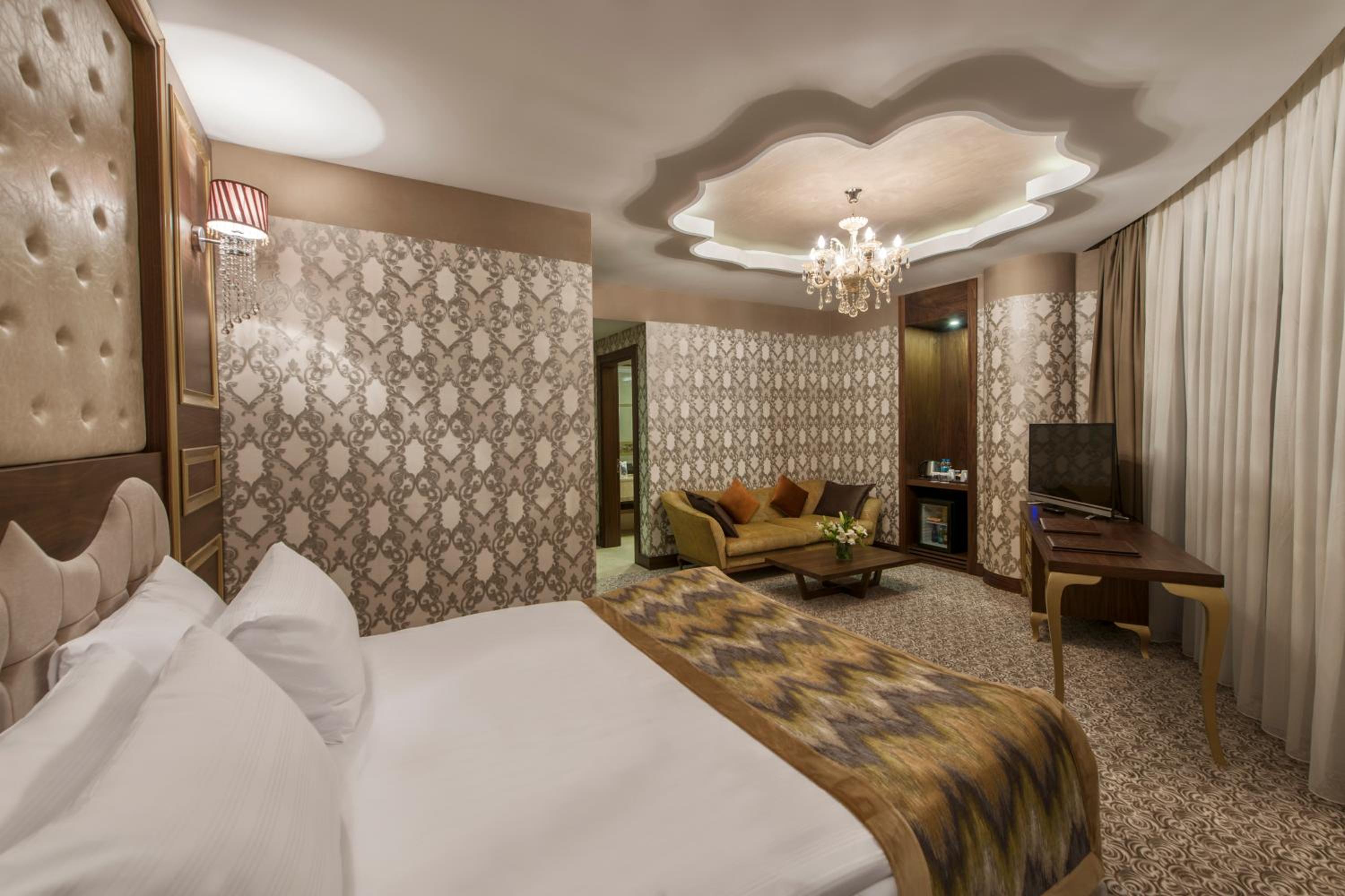 Corner Suite photo 3